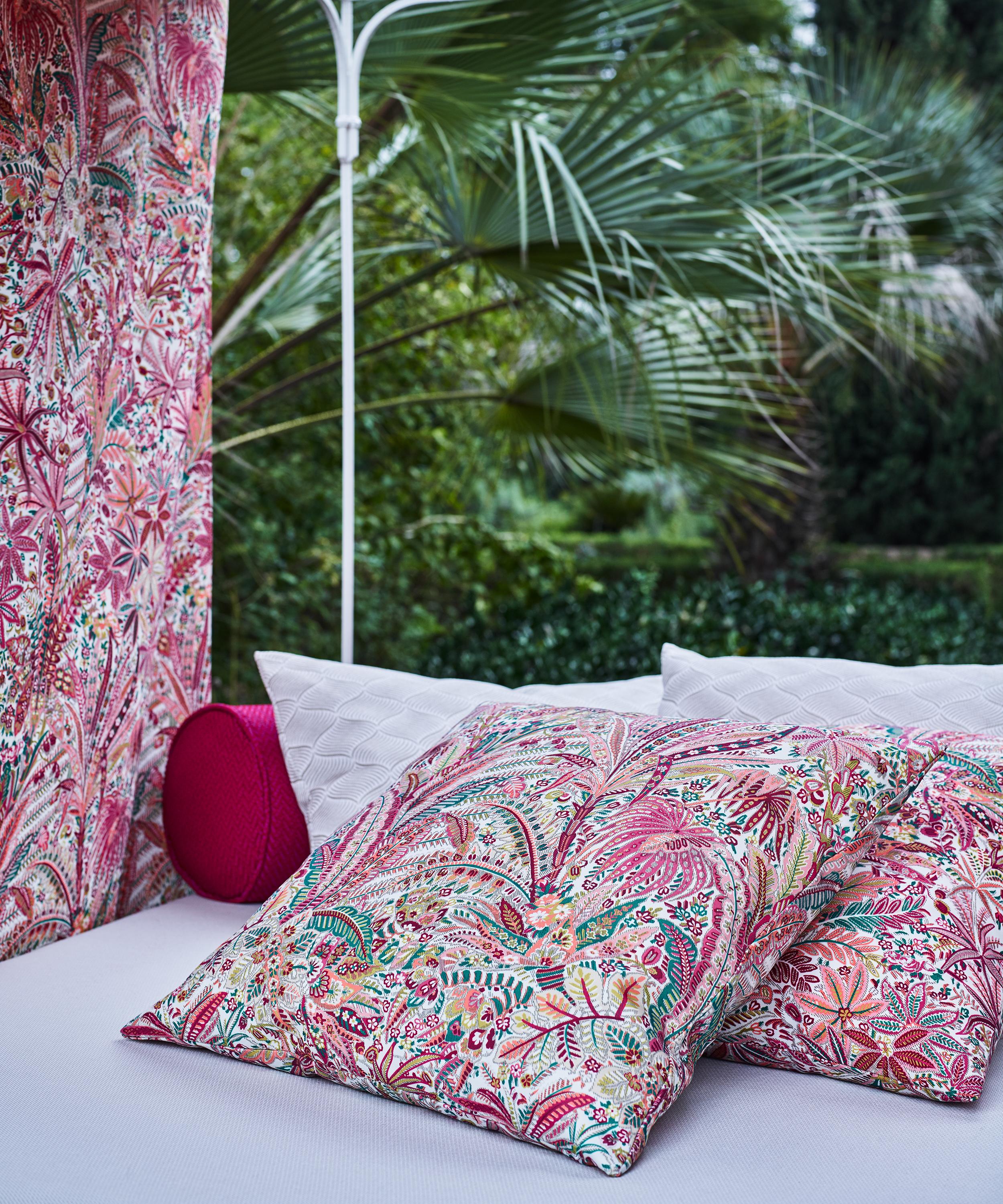 Liberty Interiors - Persian Voyage Majorelle in Lacquer – Outdoor image number 6