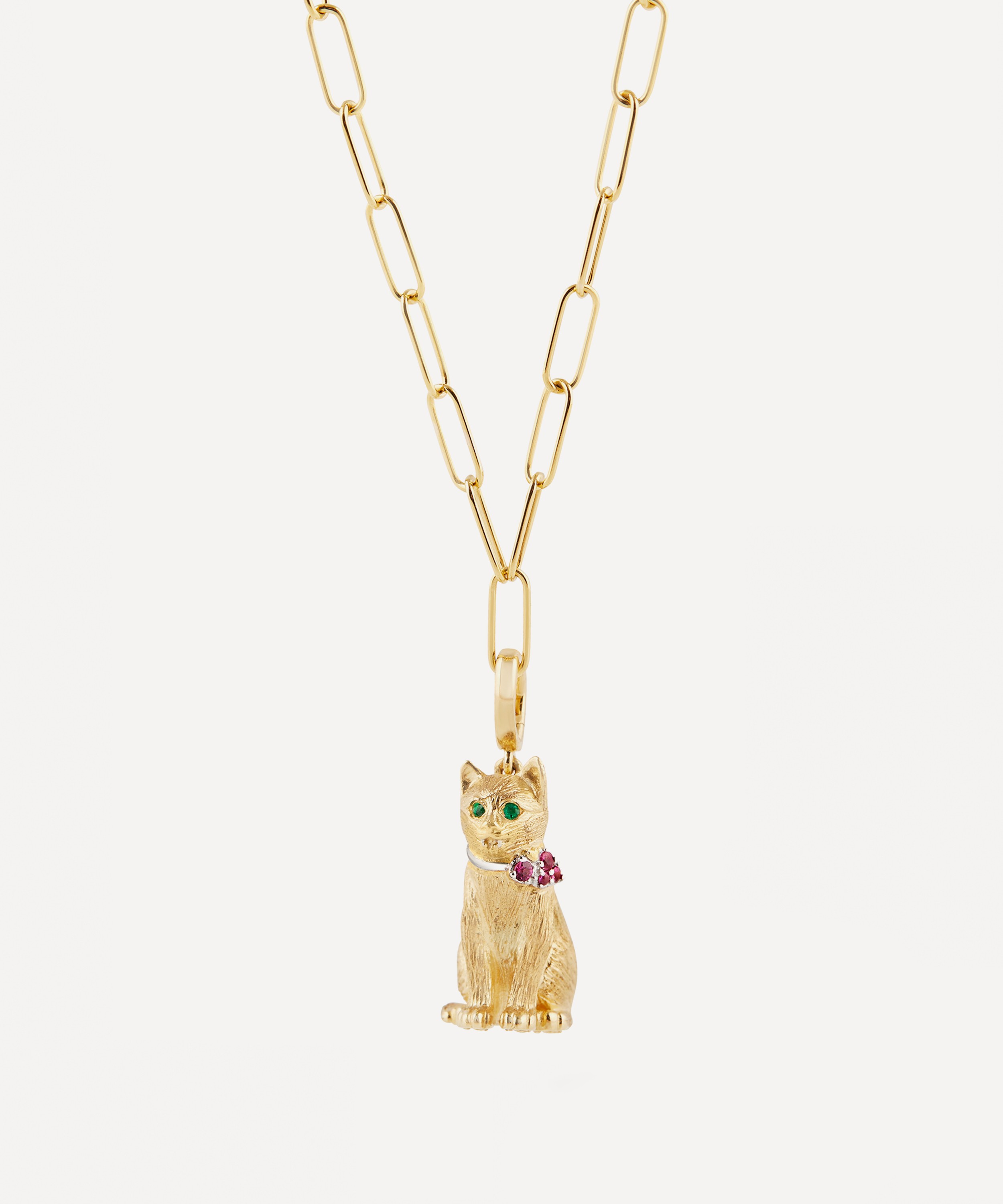 Annoushka - x The Vampire’s Wife 18ct Gold Emerald and Sapphire Cat Charm image number 3