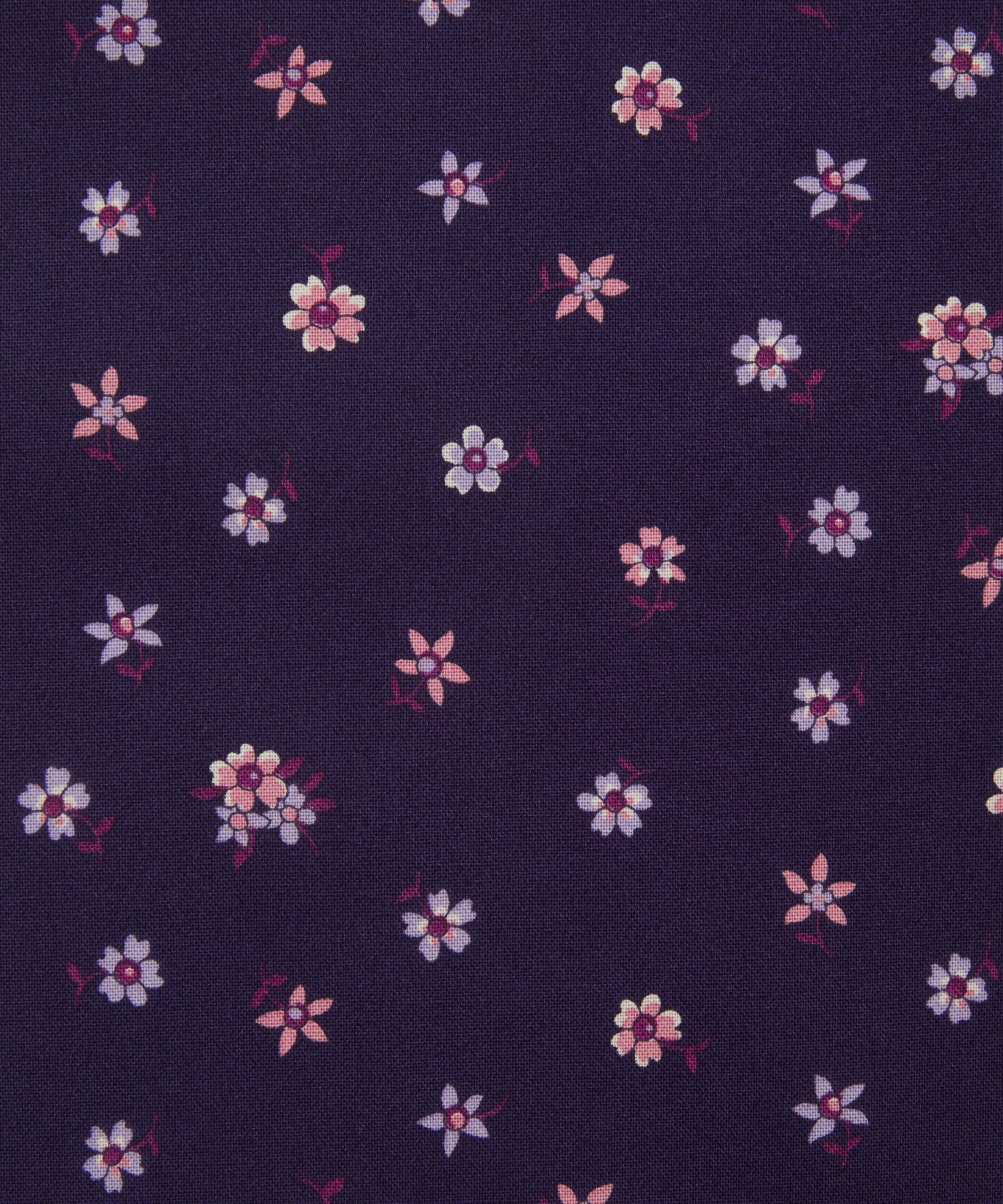Liberty Fabrics - Hampton Sprig Lasenby Quilting Cotton image number 0