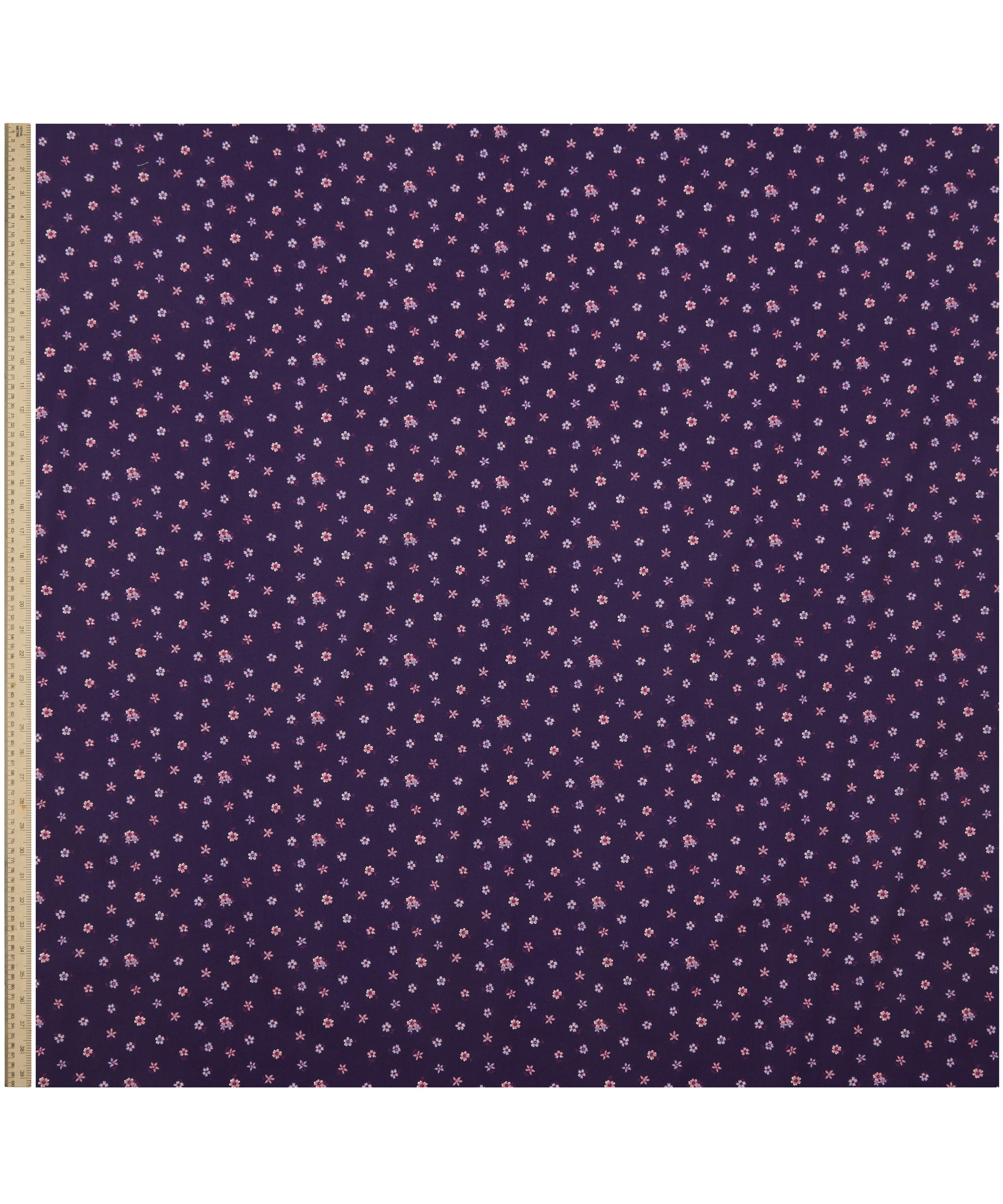 Liberty Fabrics - Hampton Sprig Lasenby Quilting Cotton image number 1