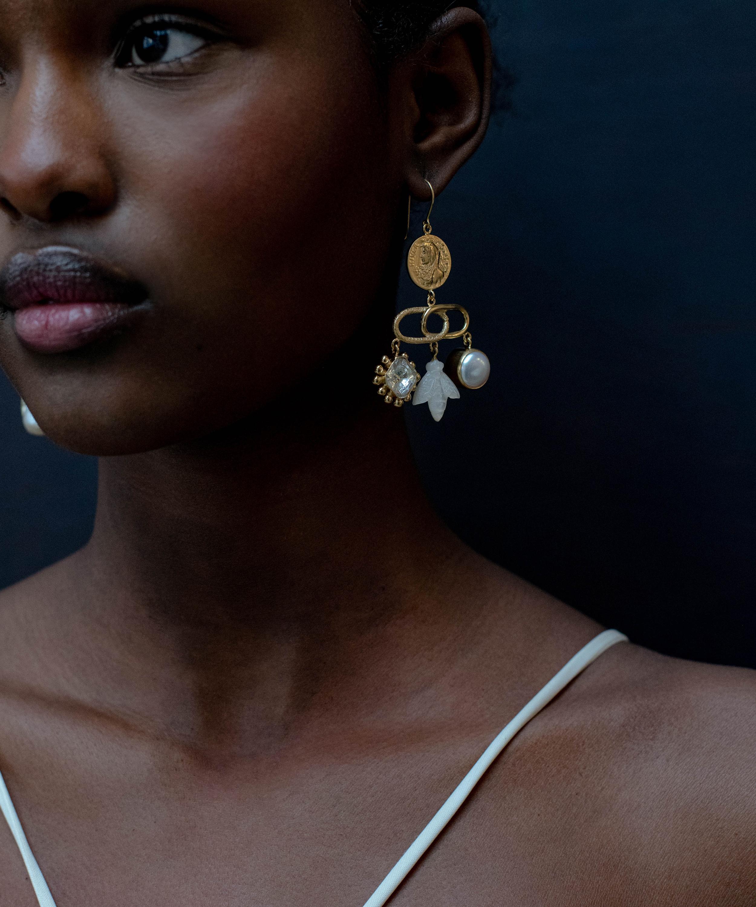 Grainne Morton - 18ct Gold-Plated Decorative Linked Balance Drop Earrings image number 2