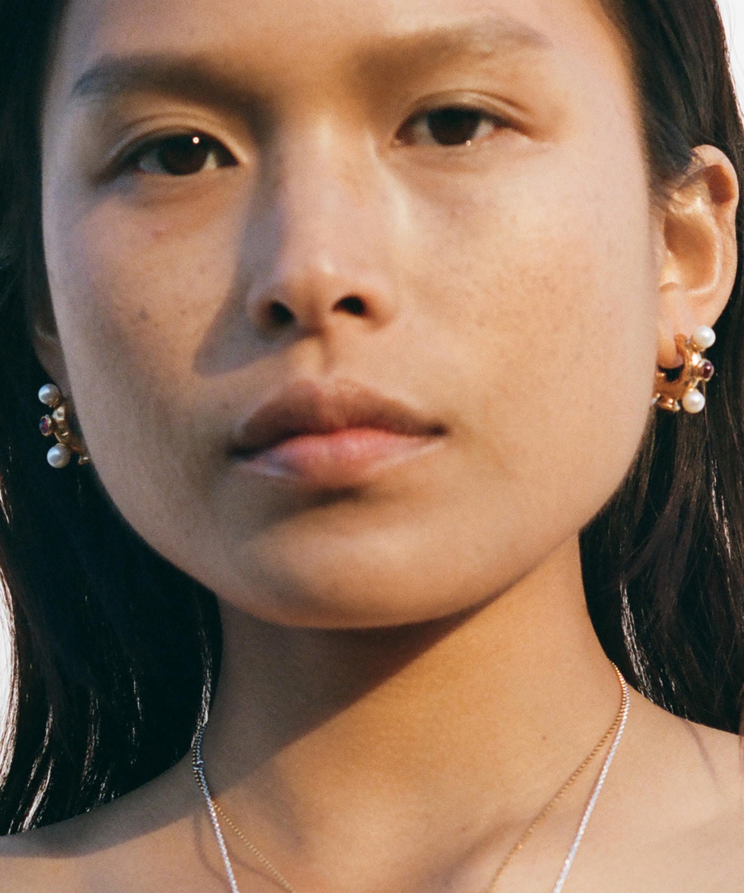 Alighieri - 24ct Gold-Plated Nocturnal Desire Pearl And Garnet Hoop Earrings image number 4
