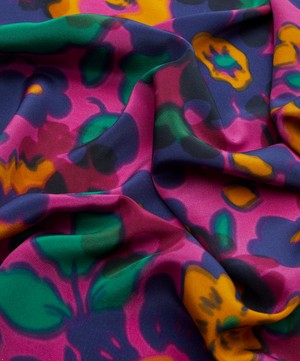 Liberty Fabrics - Betsy Shadow Crepe de Chine image number 3