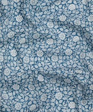 Liberty Fabrics - Woodcut Vine Tana Lawn™ Cotton image number 3