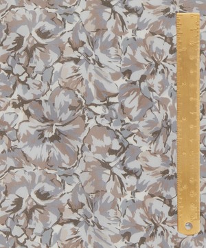 Liberty Fabrics - Pansy Dazzle Tana Lawn™ Cotton image number 4
