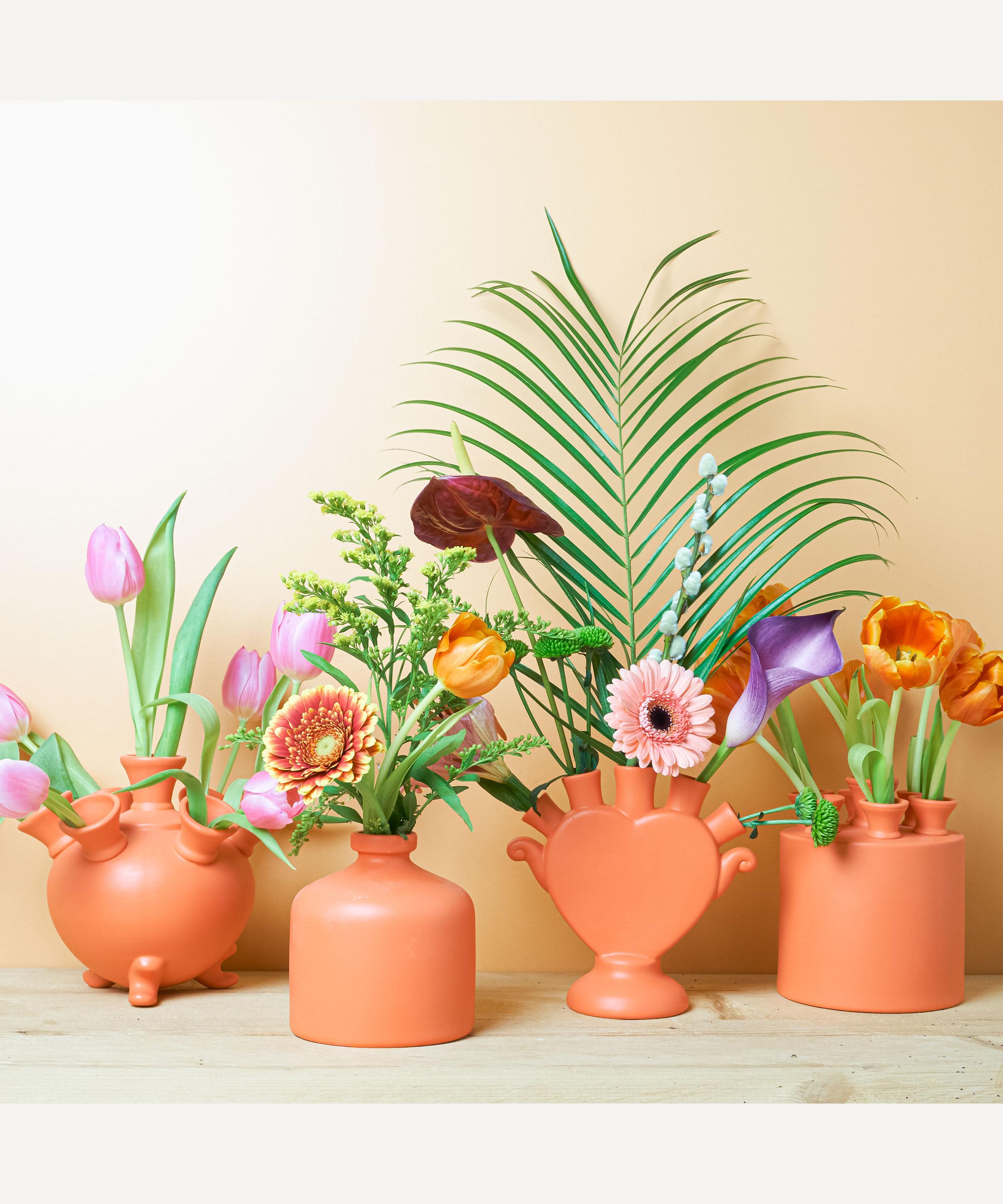 Heinen Delfts Blauw - KLEI Large Tulip Vase on Legs Orange image number 1
