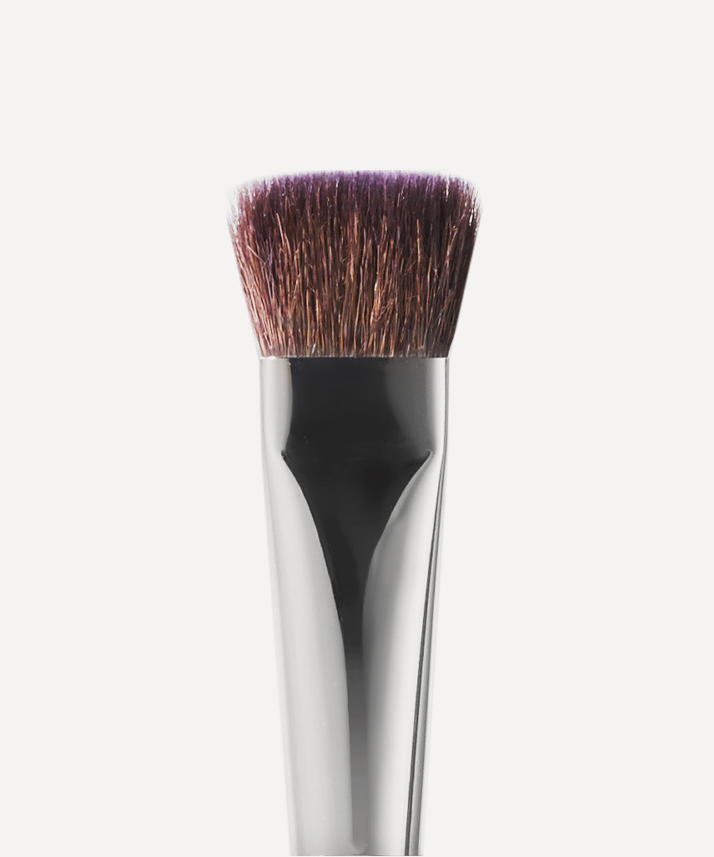 Trish McEvoy - 10 One Sweep Colour Eyeshadow Brush image number 1