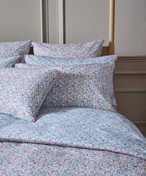 Liberty - Betsy Tana Lawn™ Cotton Standard Pillowcase image number 1