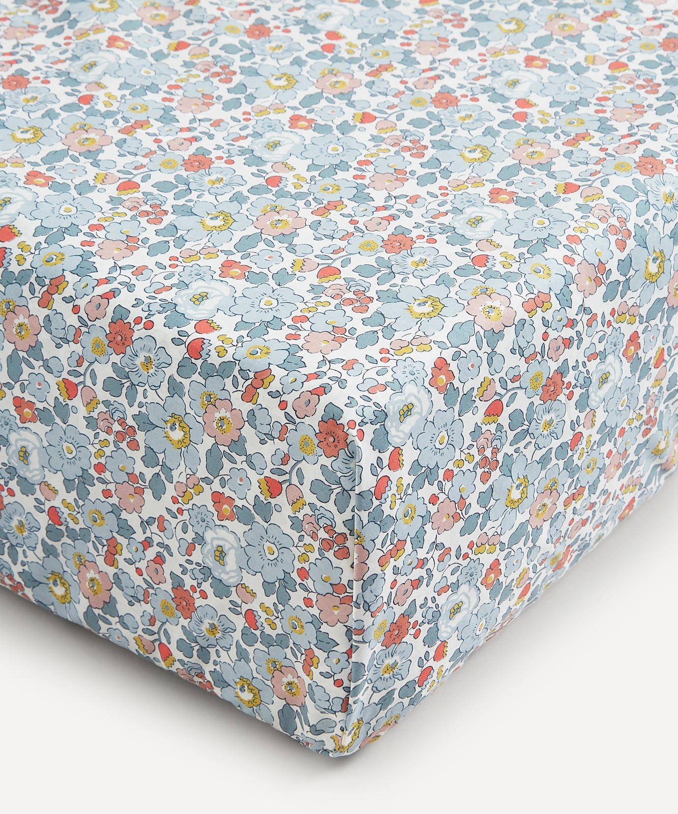Liberty - Betsy Tana Lawn™ Cotton Super King Fitted Sheet image number 0