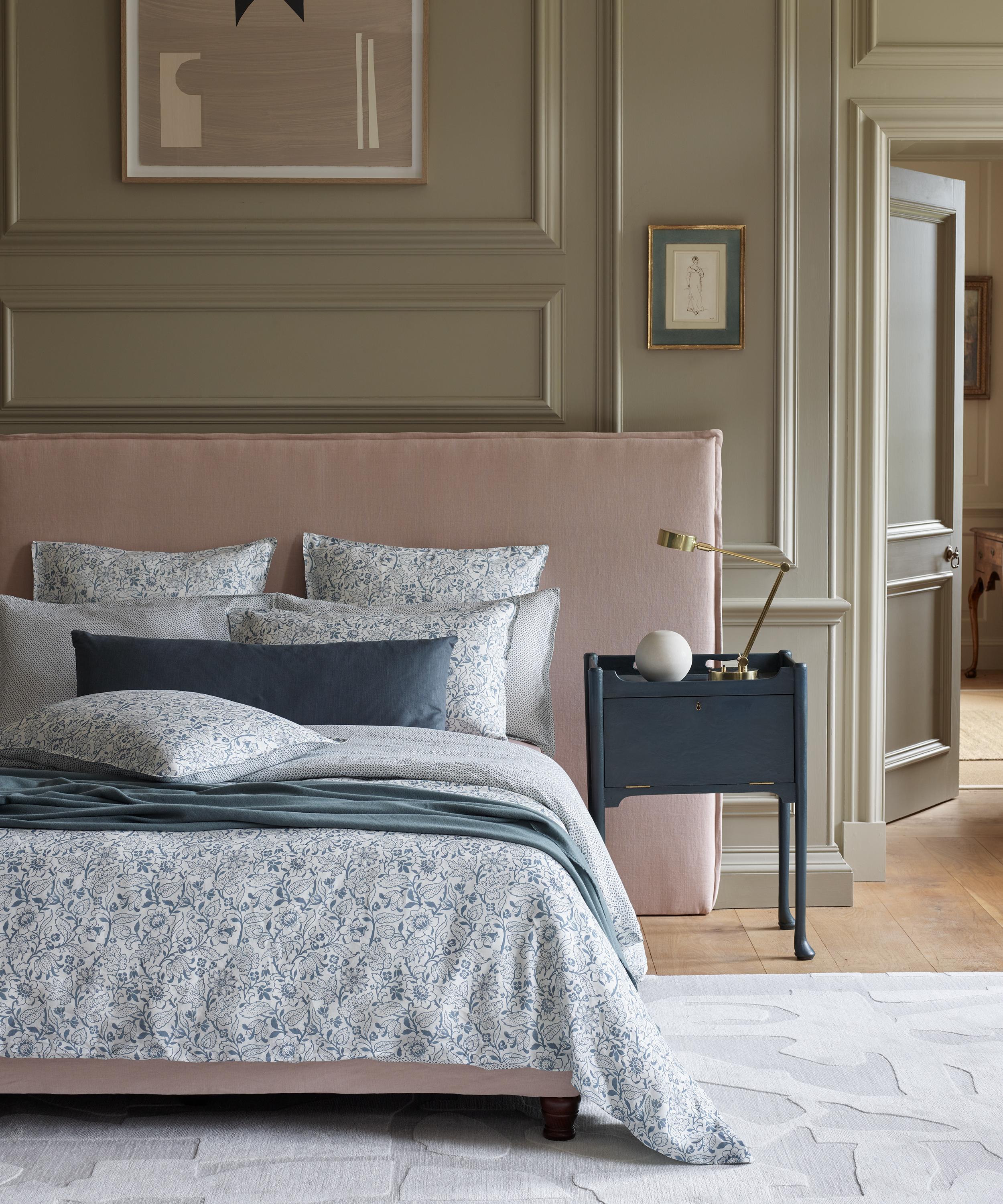 Liberty - Emery Linen King Duvet Cover Set image number 1