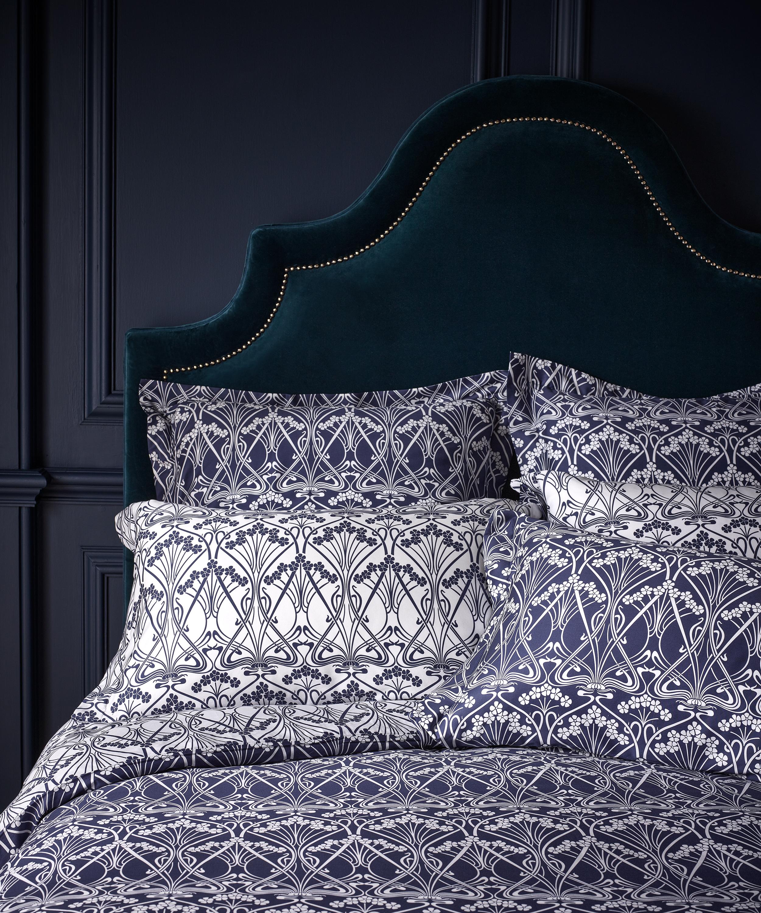 Liberty - Ianthe Cotton Sateen Super King Duvet Cover Set image number 1