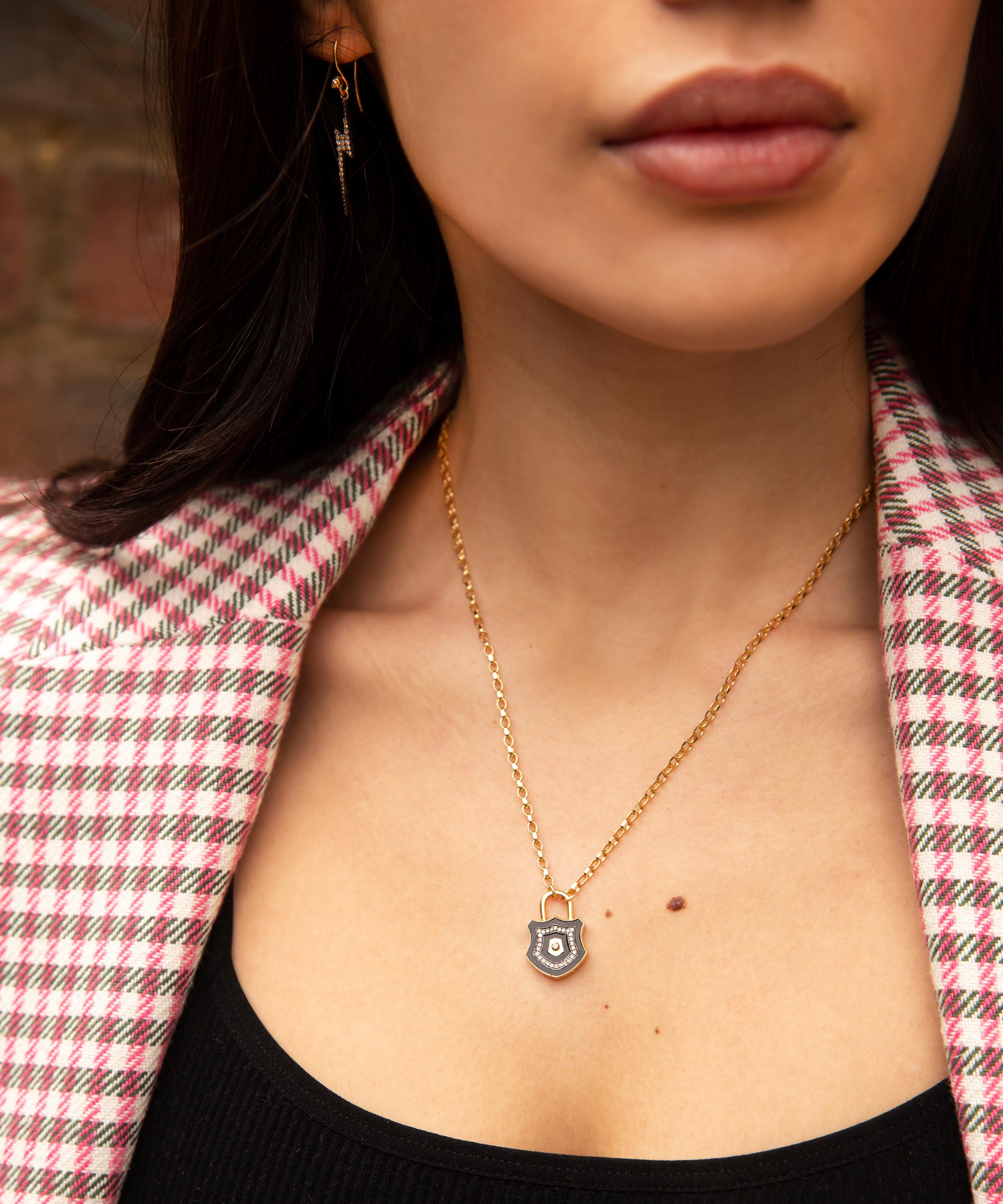Kirstie Le Marque - 9ct Gold-Plated Diamond and Black Enamel Chunky Lock Pendant Necklace image number 1