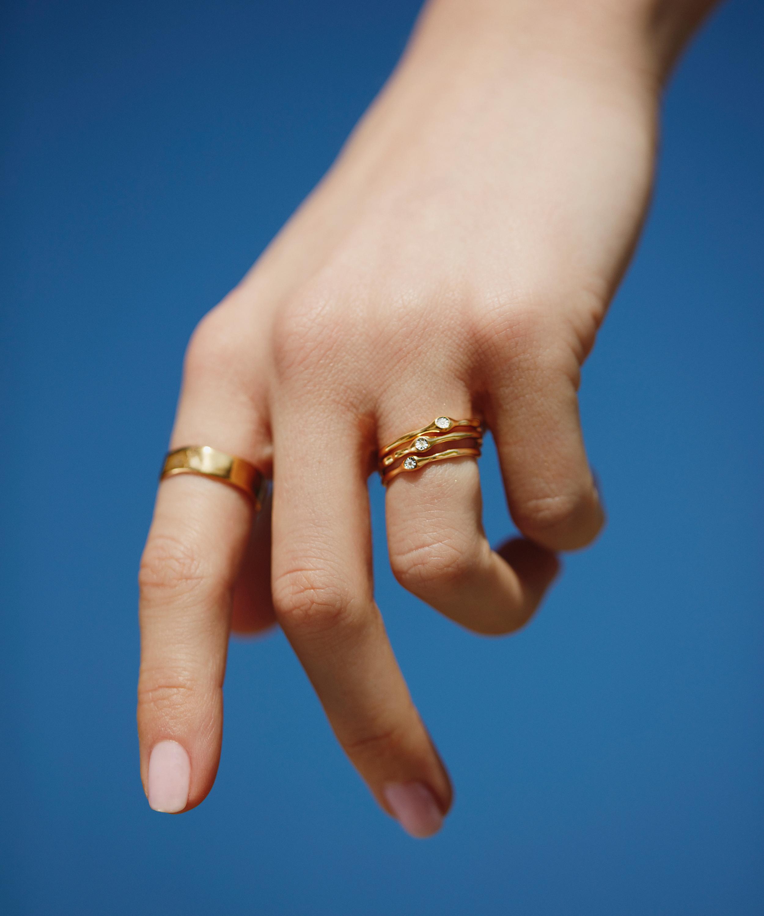 Monica Vinader - 18ct Gold Plated Vermeil Silver Siren Muse Band Ring image number 