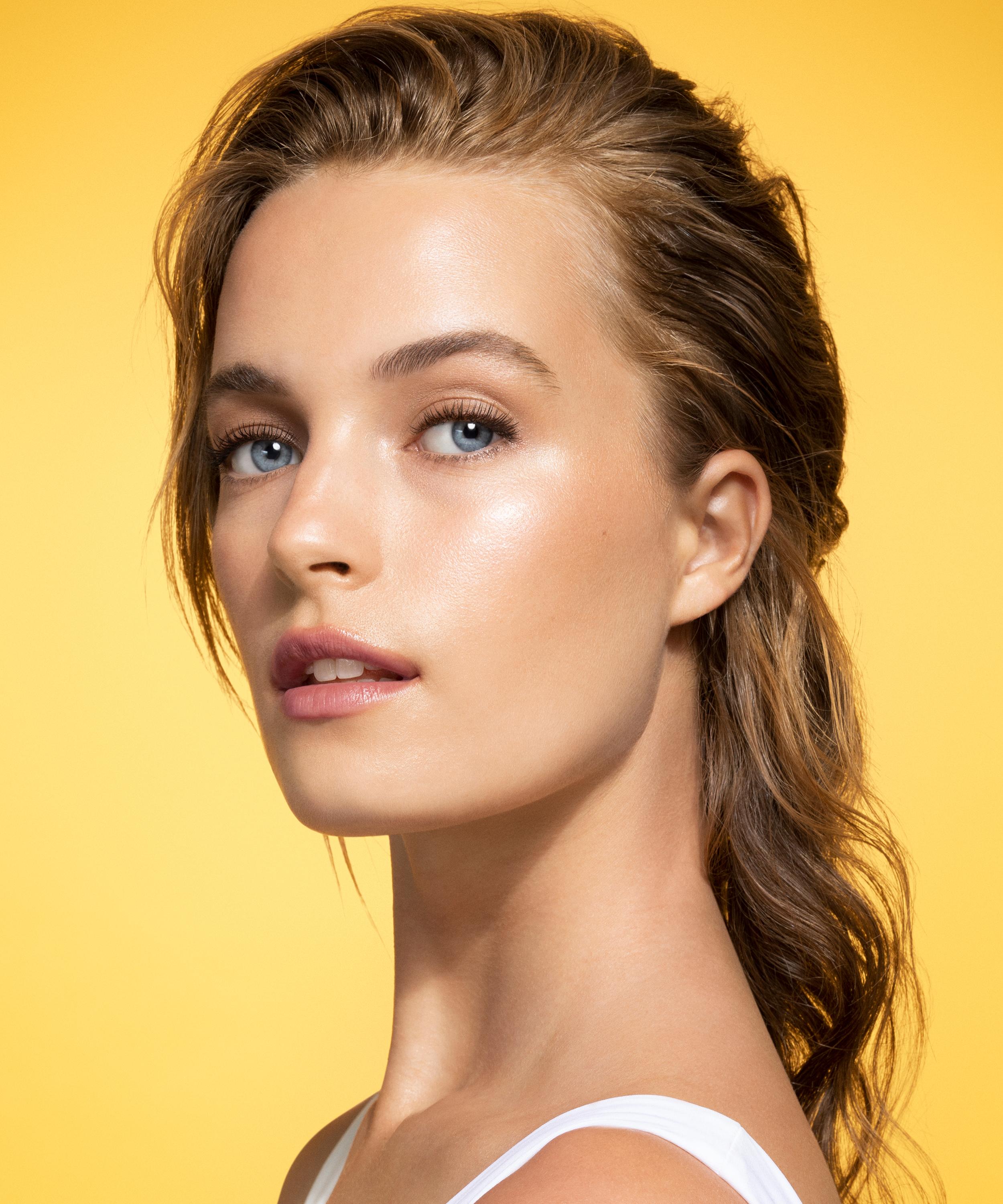 Chantecaille - Lip Tint Hydrating Balm Limited Edition 1g image number 2