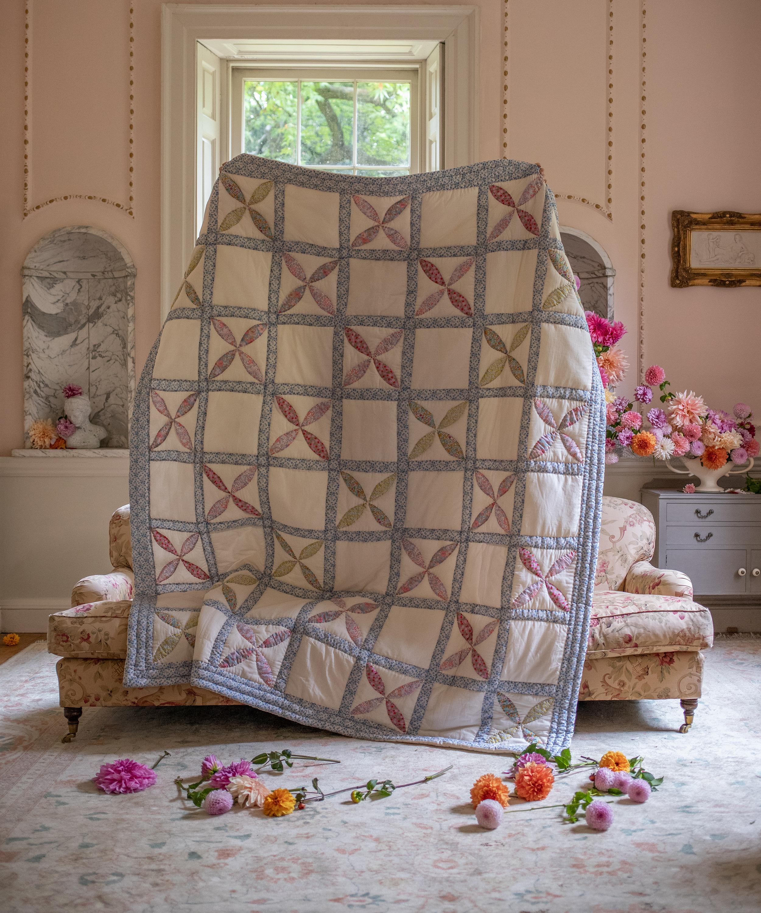 Projektityyny - Valko Apila Liberty Print Patchwork Quilt image number 3
