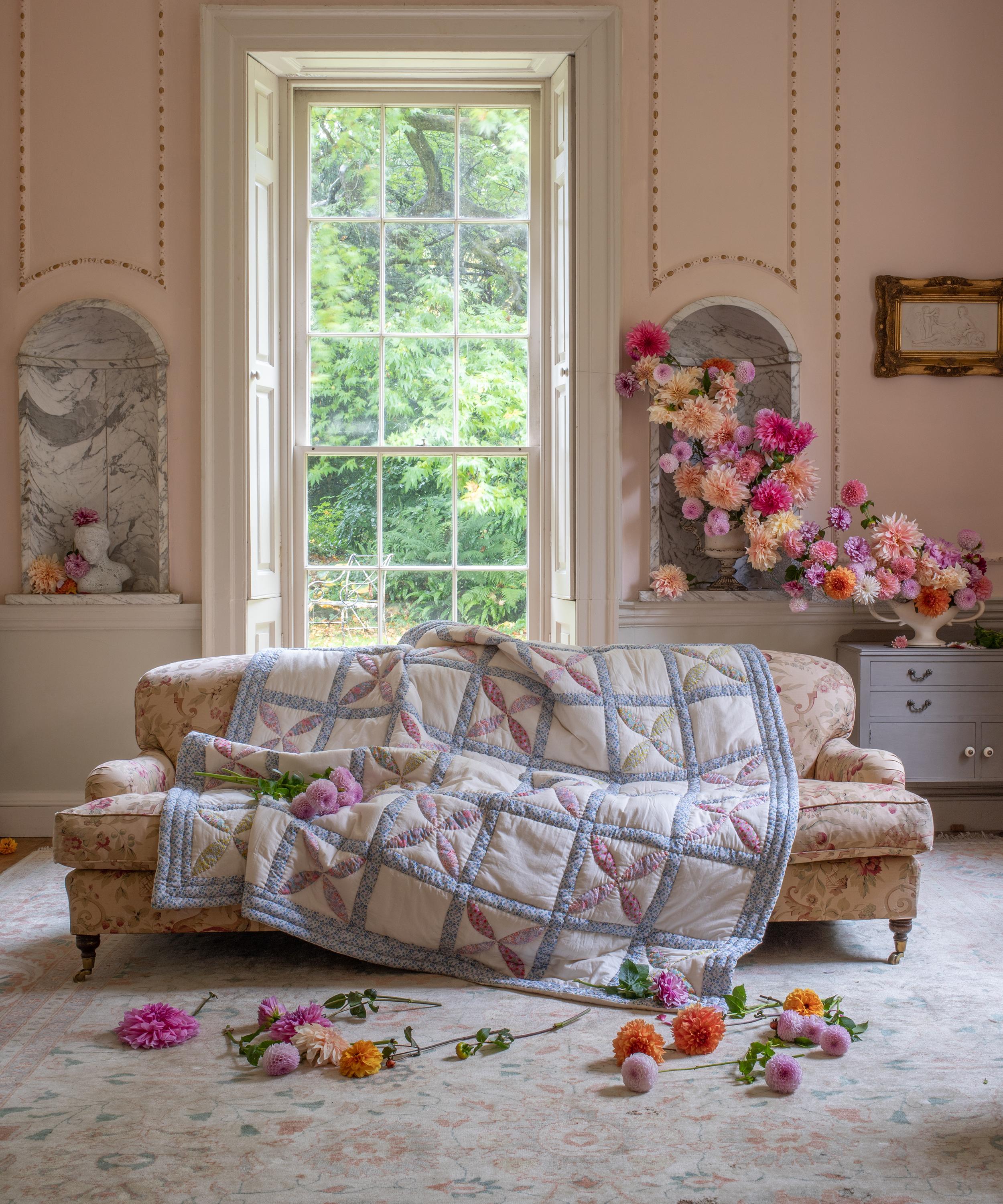 Projektityyny - Valko Apila Liberty Print Patchwork Quilt image number 1
