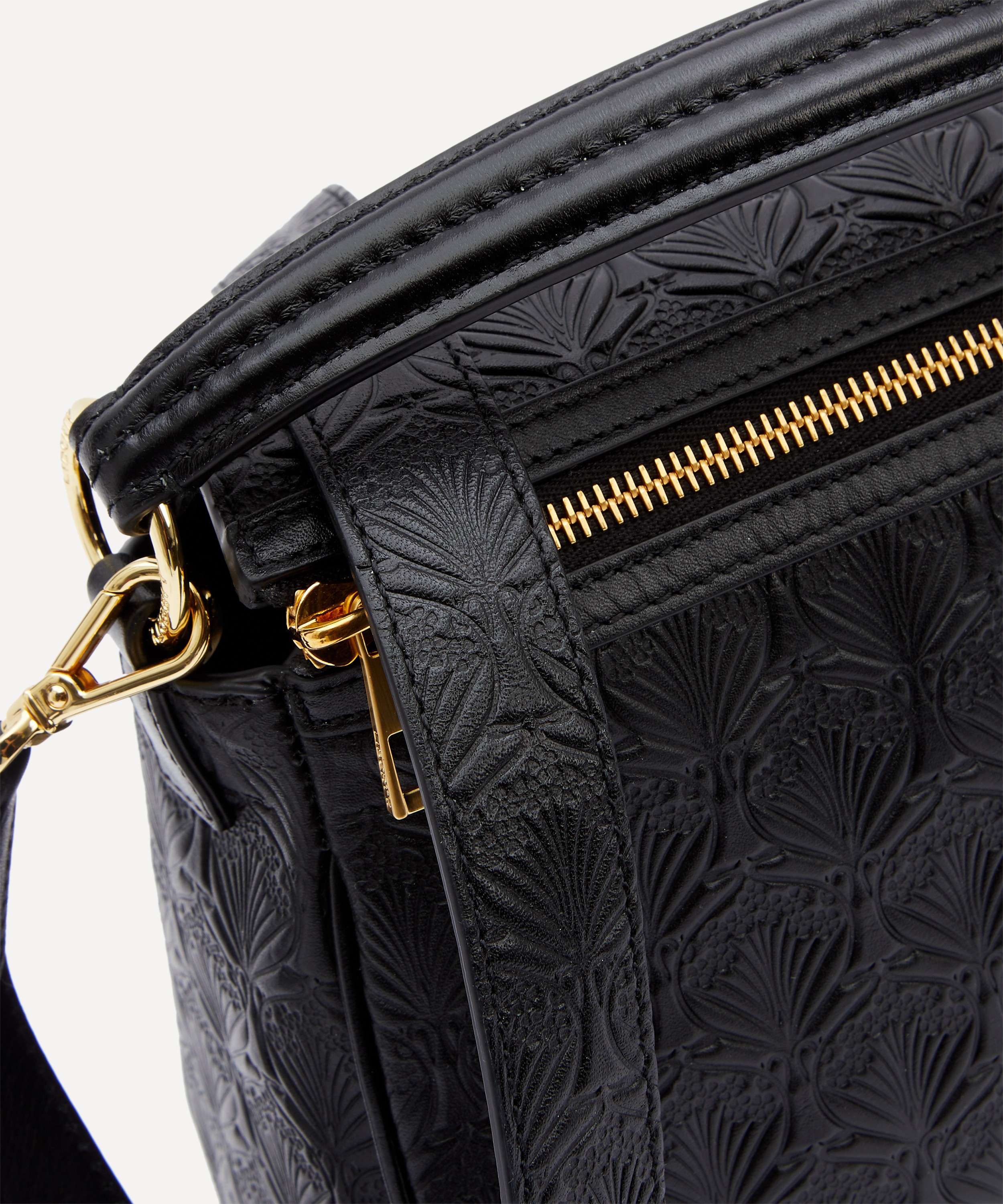 Beauty in pelle embossed eagle all over