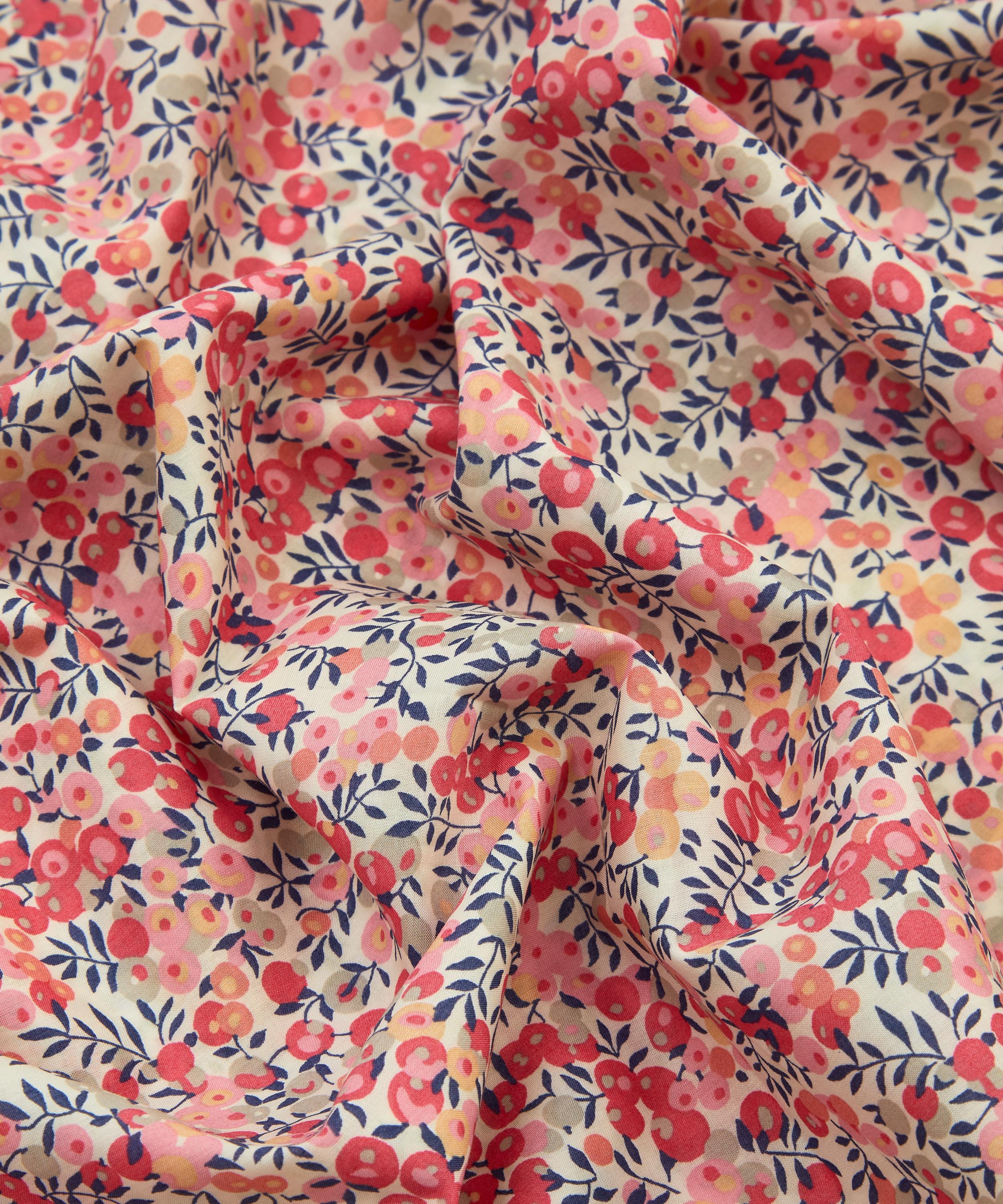 Coco & Wolf - Wiltshire Pink and Lilibet Small Wavy Edge Tablecloth image number 3