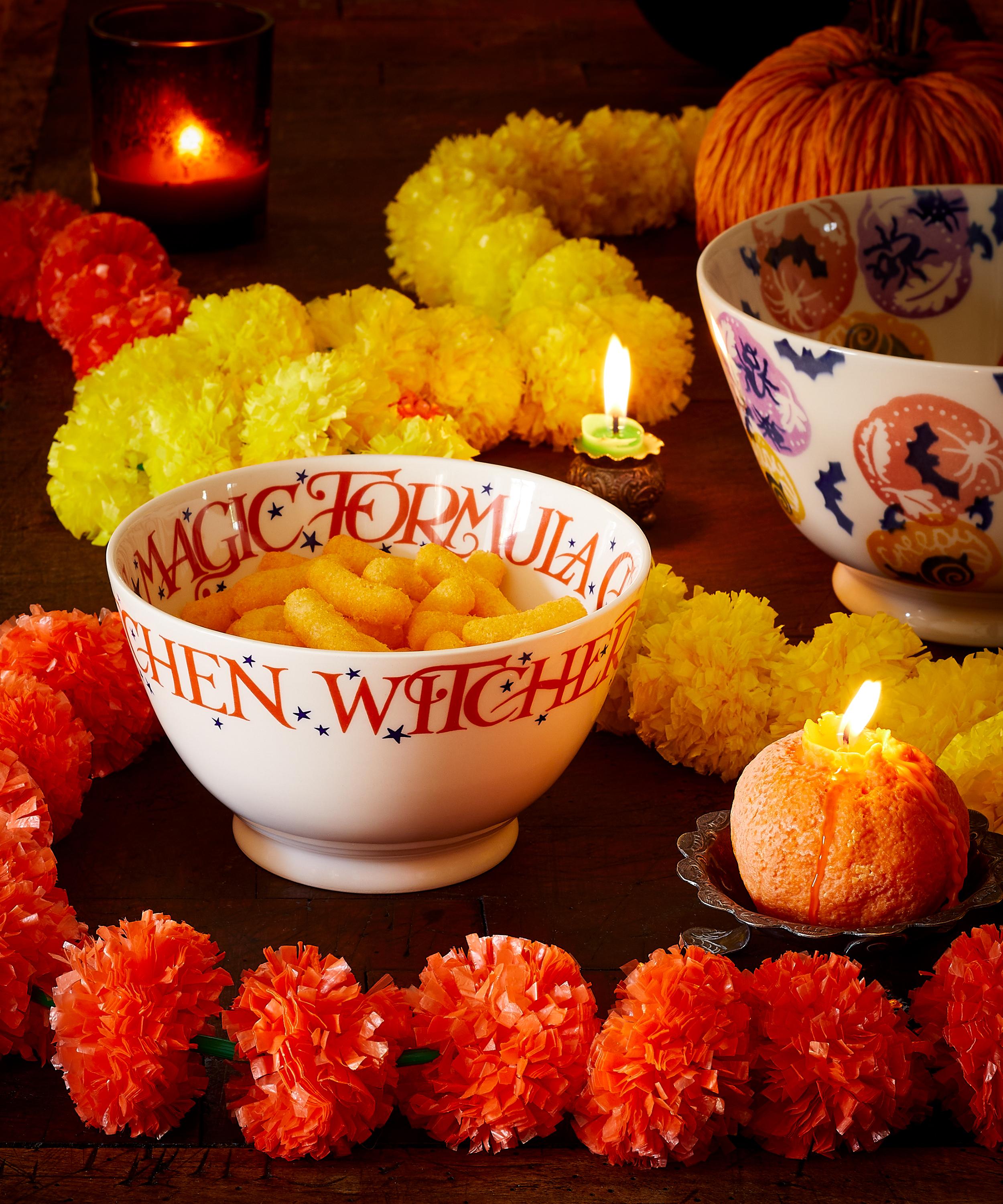 Emma Bridgewater - Halloween Toast & Marmalade Chocolates and Treats Medium Old Bowl image number 5