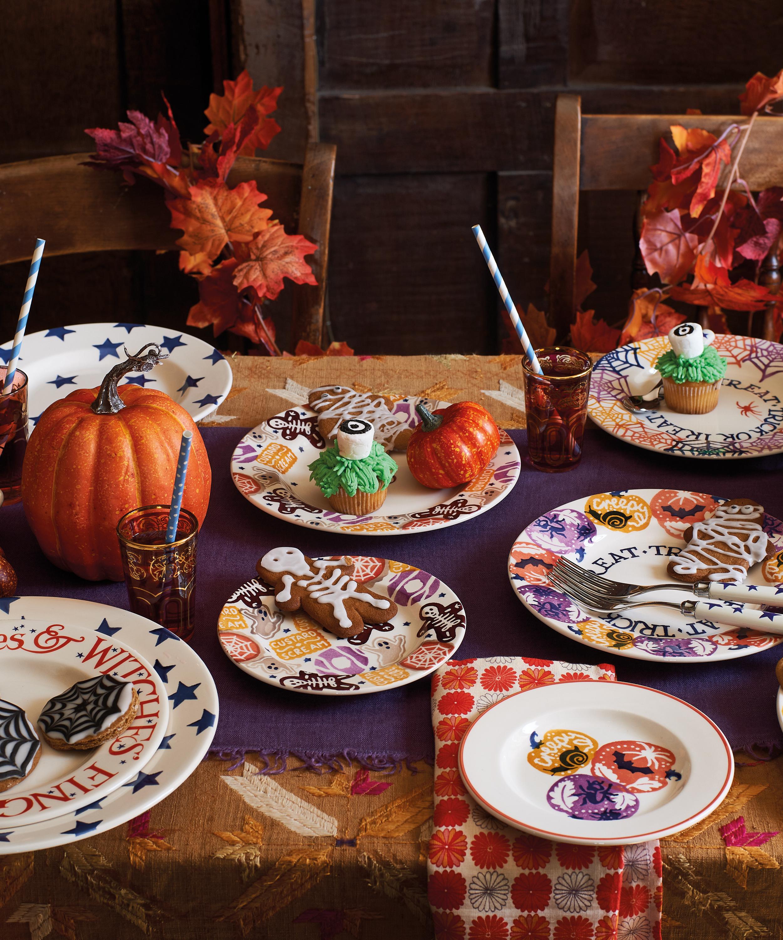 Emma Bridgewater - Cobwebs Trick or Treat 8.5-Inch Plate image number 1