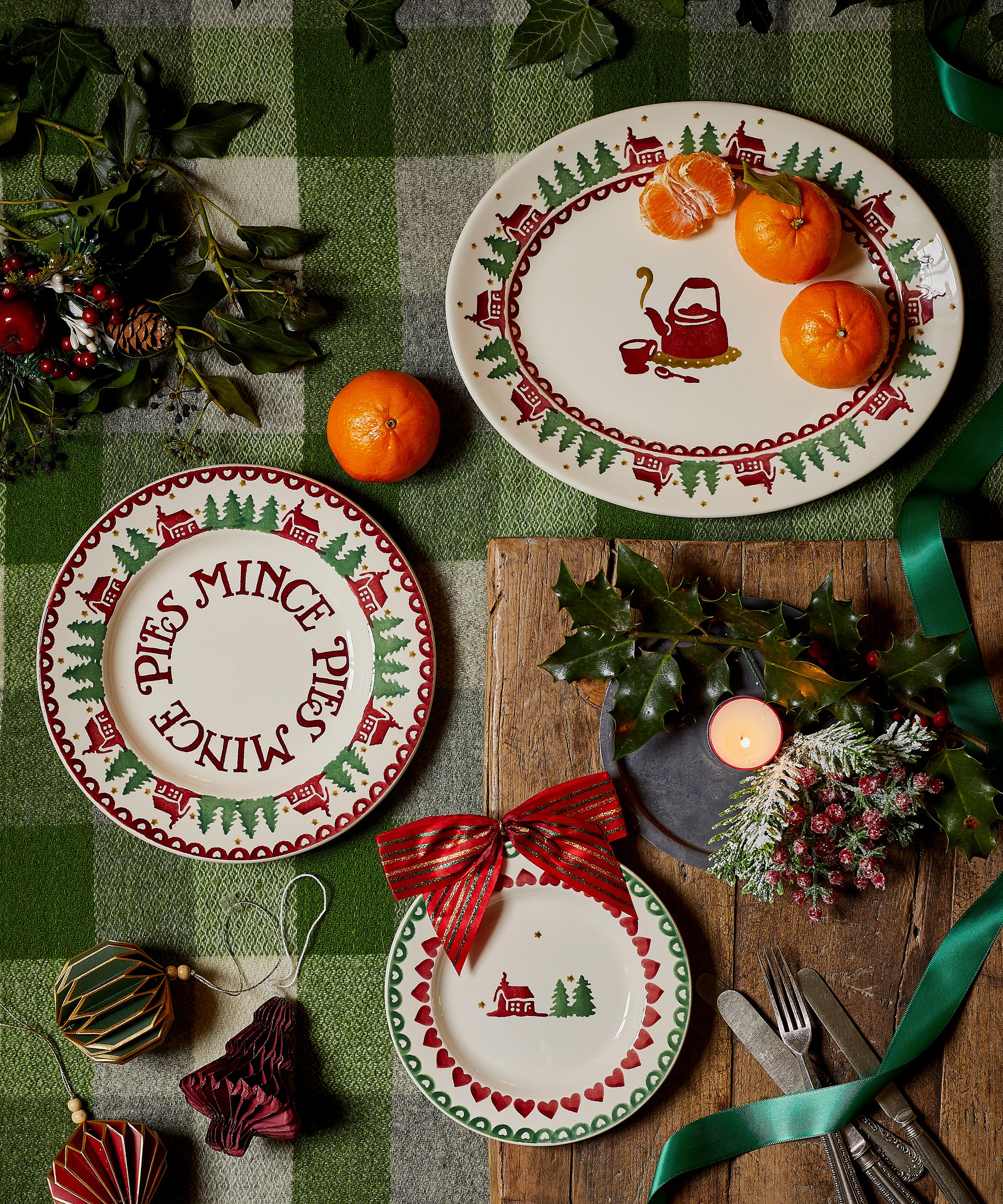 Emma Bridgewater - Christmas Cabin Small Oval Platter image number 2