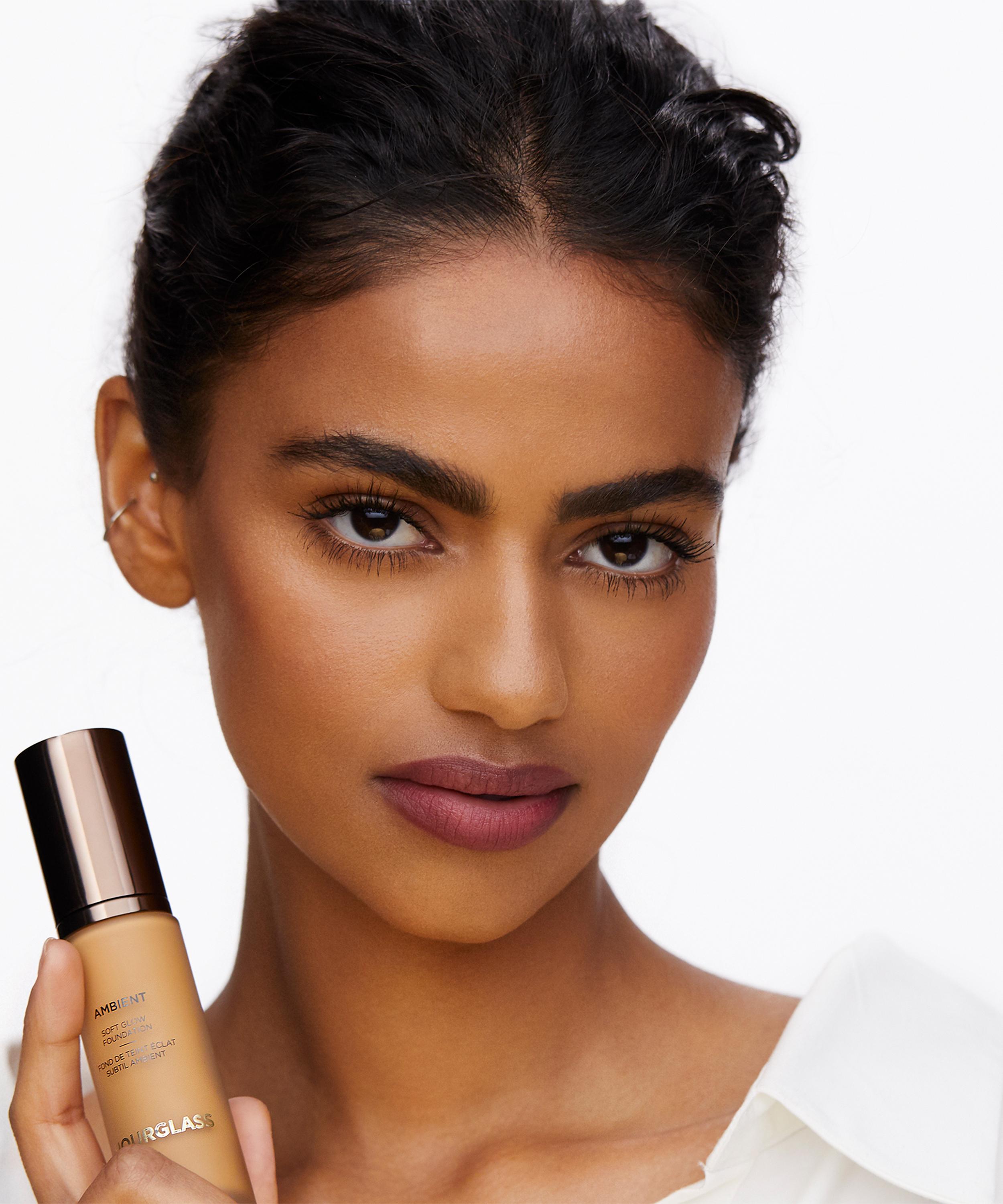 Hourglass - Ambient Soft Glow Foundation 30ml image number 2