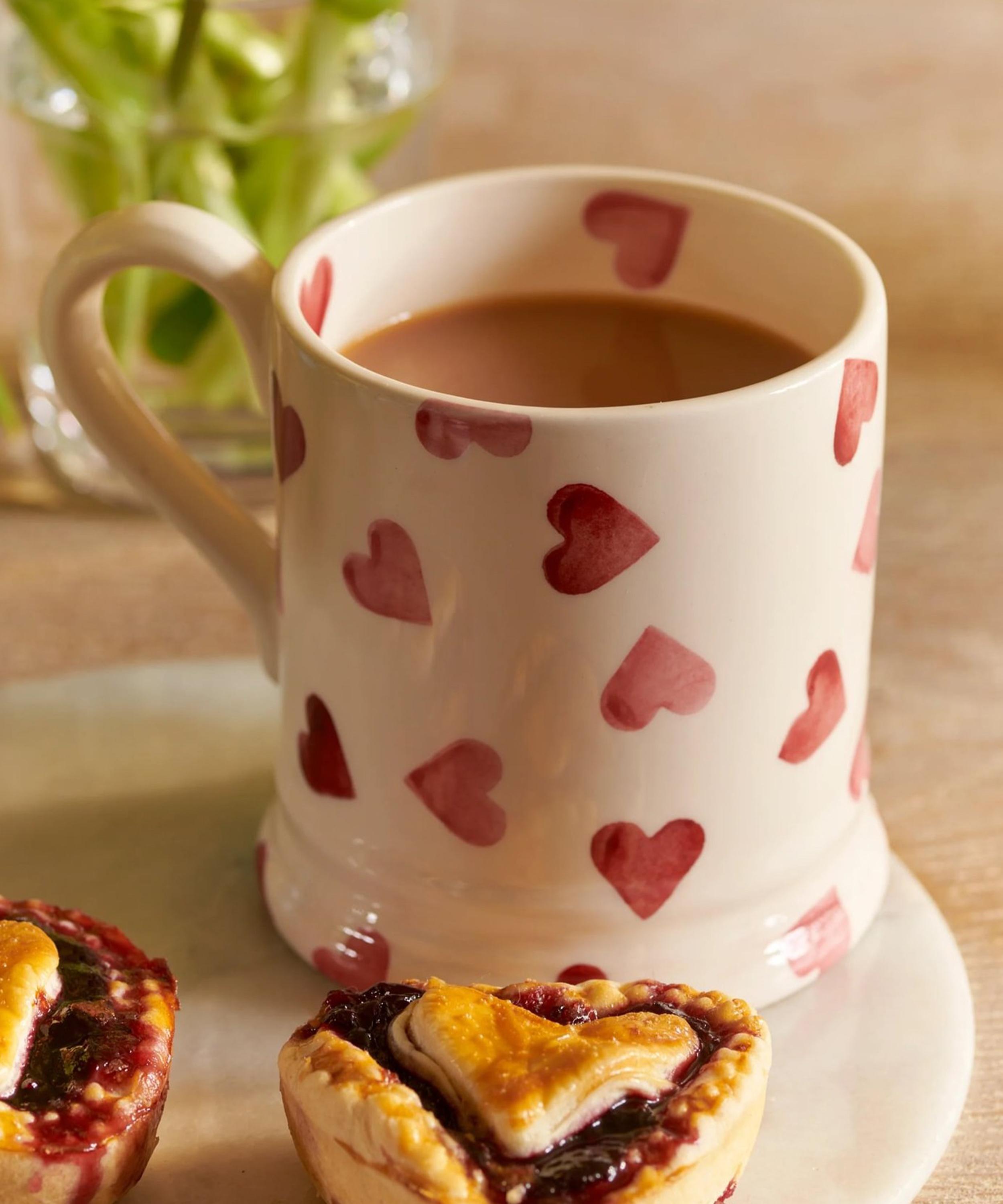 Emma Bridgewater - Pink Hearts Half-Pint Mug image number 1