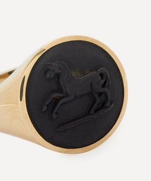 Ferian - 9ct Gold Wedgwood Prancing Horse Round Signet Ring image number 3