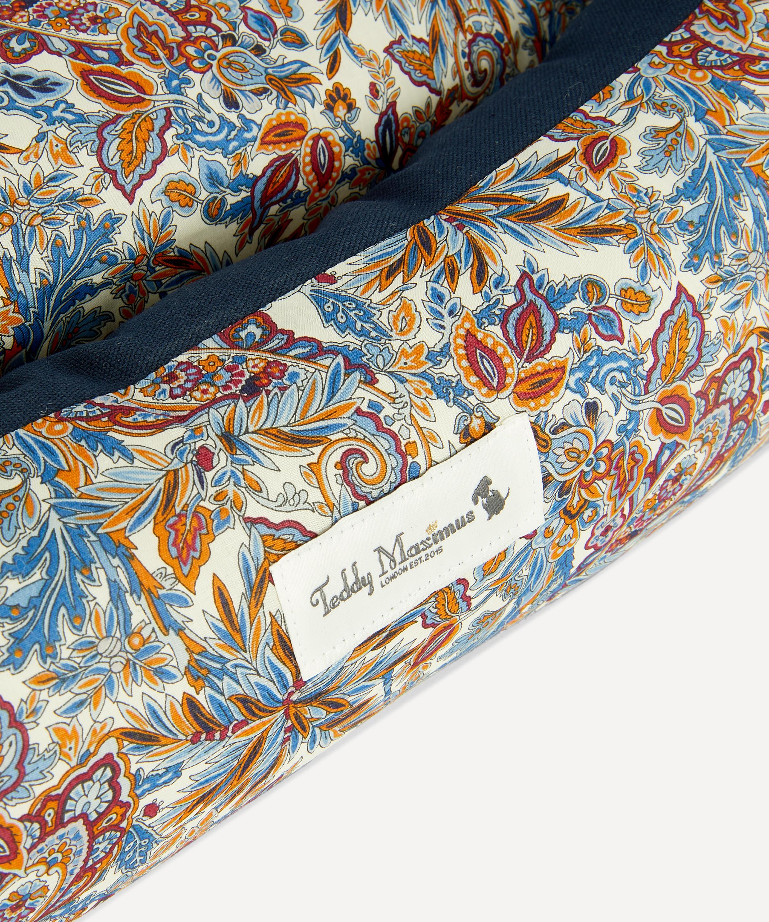 Liberty - Faraway Palm Medium Dog Bed image number 3