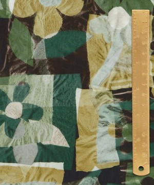 Liberty Fabrics - Vita Flora Tana Lawn™ Cotton image number 4