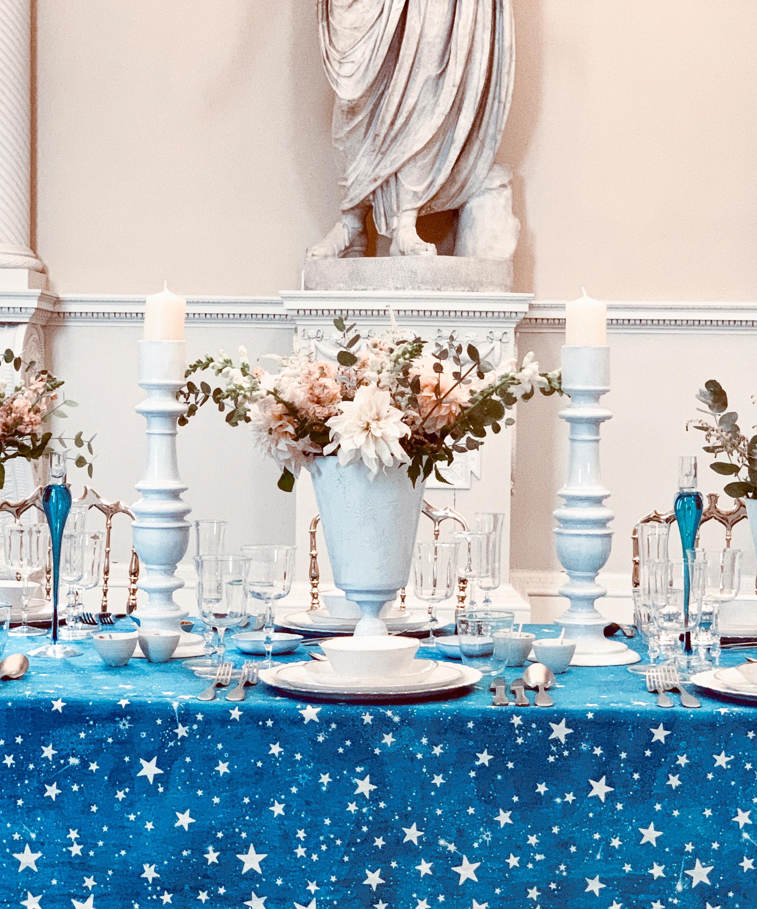 Summerill & Bishop - Celestial Stars 250x165cm Linen Tablecloth image number 1