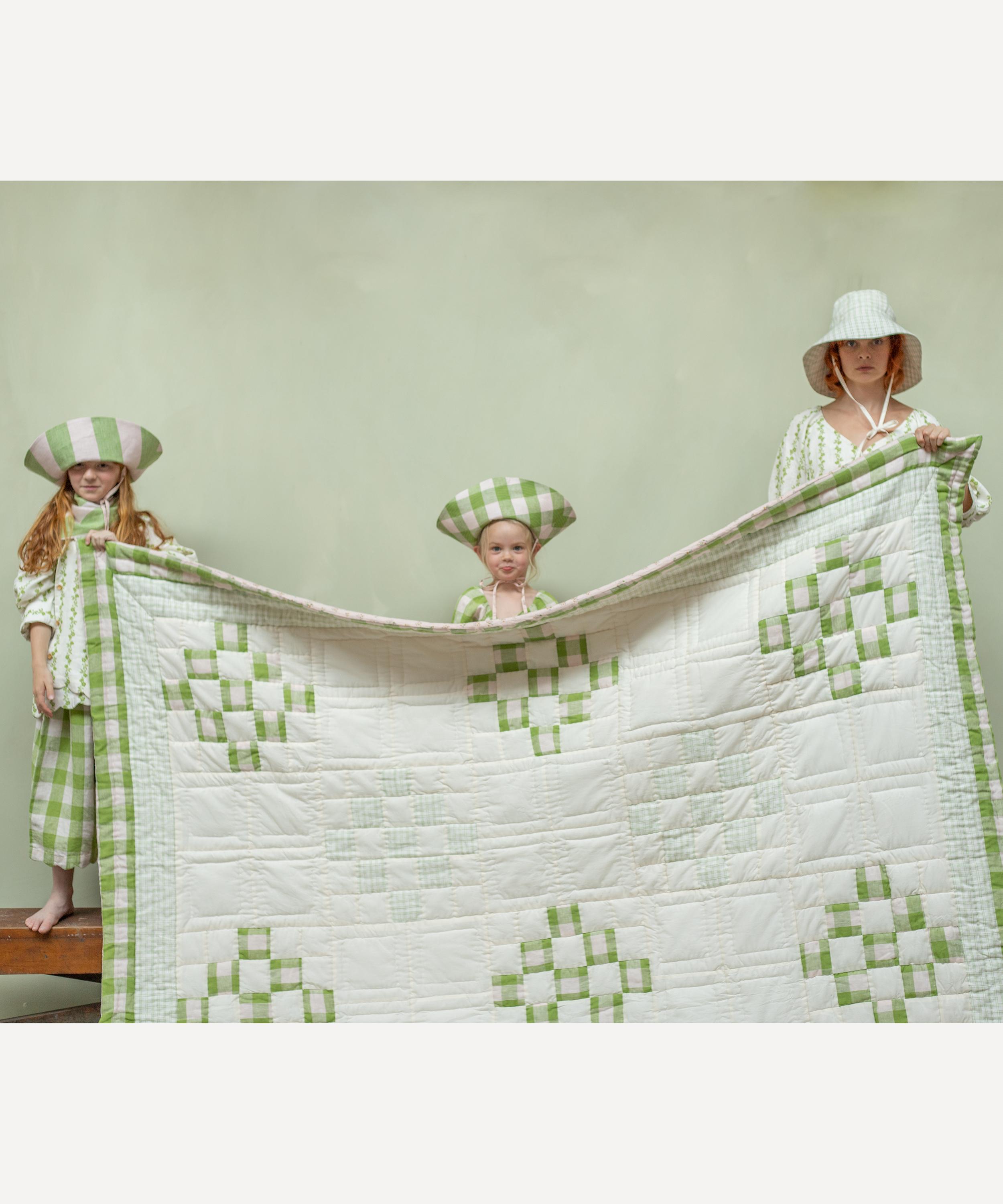 Projektityyny - Ruiskaunokki Peridot Gingham Patchwork Quilt image number 1