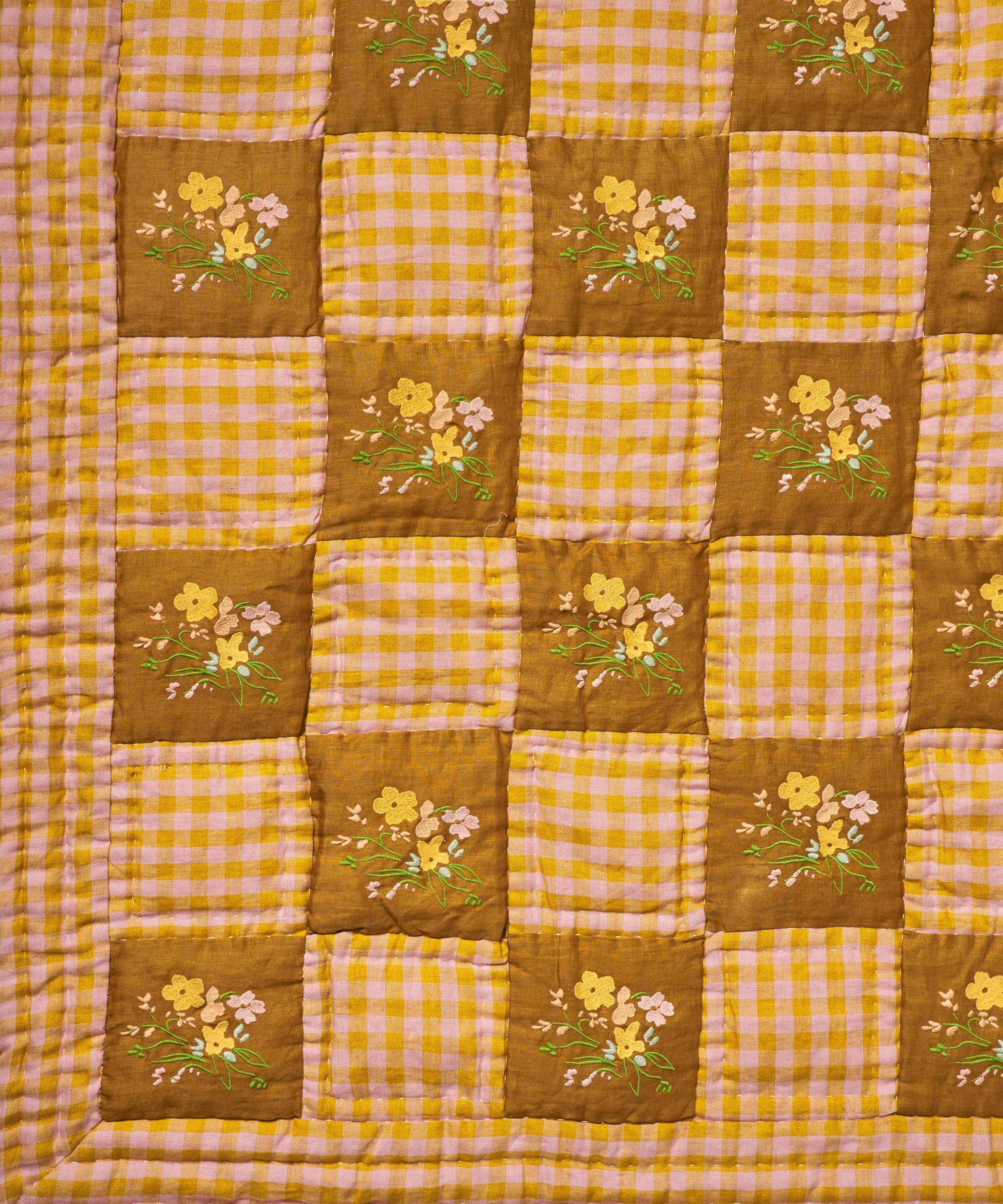 Projektityyny - Vuokko Embroidered Gingham Quilt image number 0