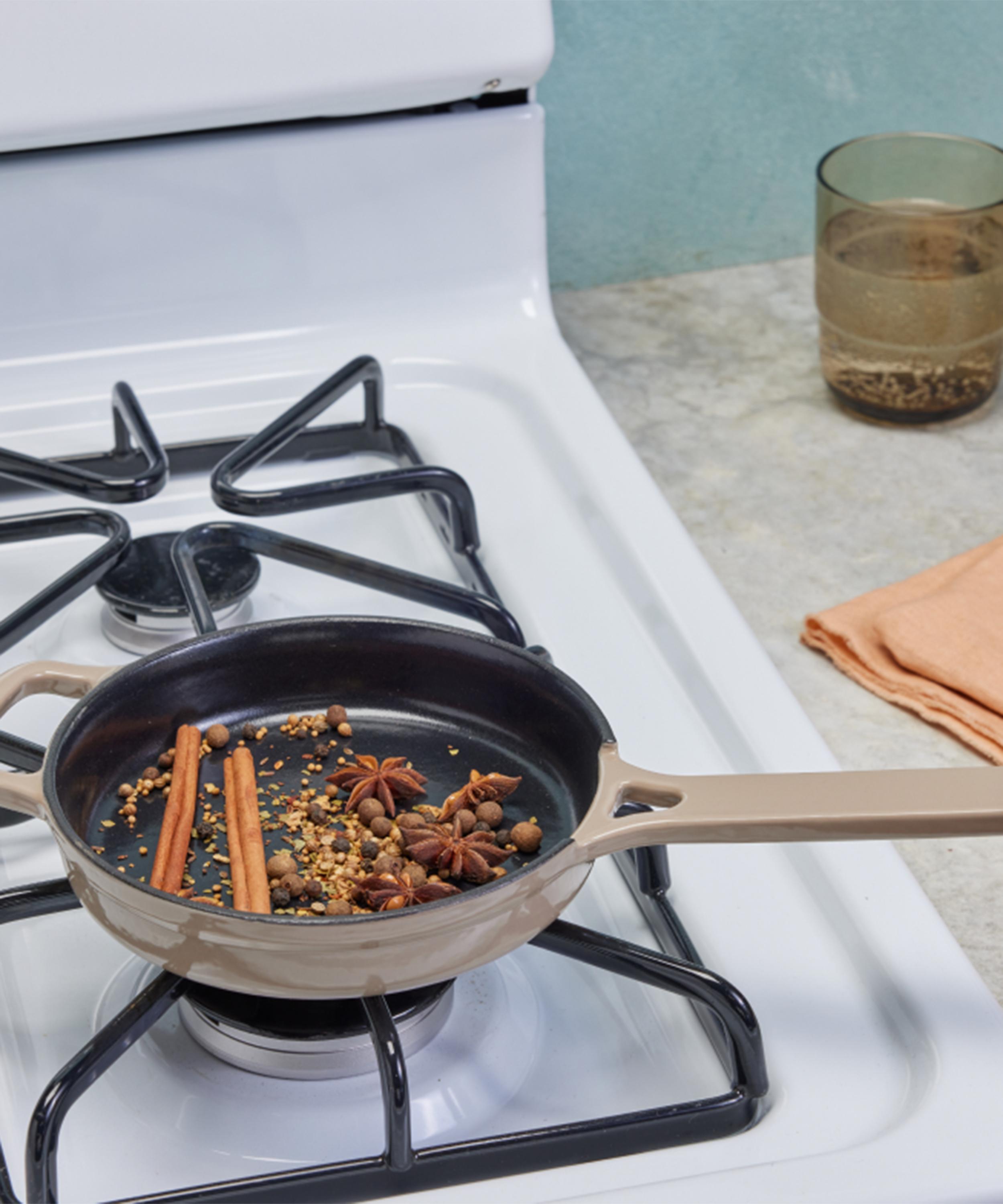 17 Genius Uses for a Teeny Tiny Miniature Cast Iron Skillet - Vindulge