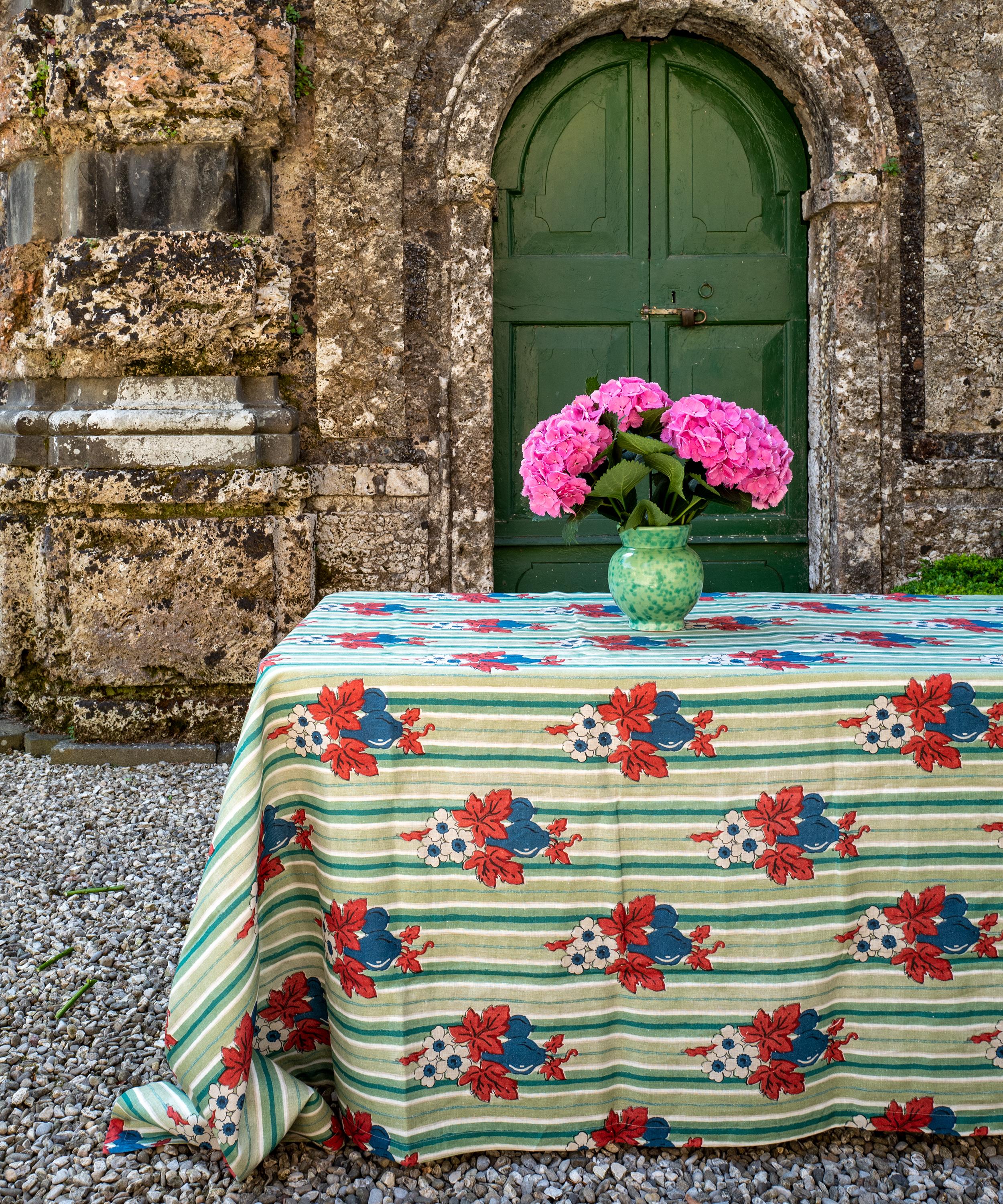 Cabana - Green Turnip Square 250x250cm Linen Tablecloth image number 1