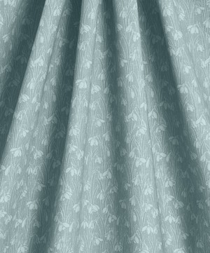 Liberty Fabrics - Polar Grey Snowdrop Spot Lasenby Quilting Cotton image number 2