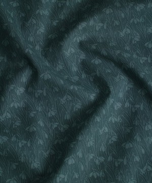 Liberty Fabrics - Indigo Delphinium Snowdrop Spot Lasenby Quilting Cotton image number 3