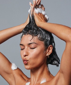 OUAI - Anti-Dandruff Shampoo 300ml image number 3