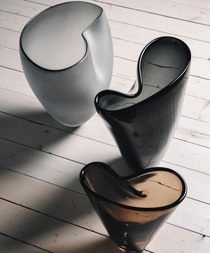 Hadeland Glassverk - Smoky Grey Matte Fold Vase image number 2