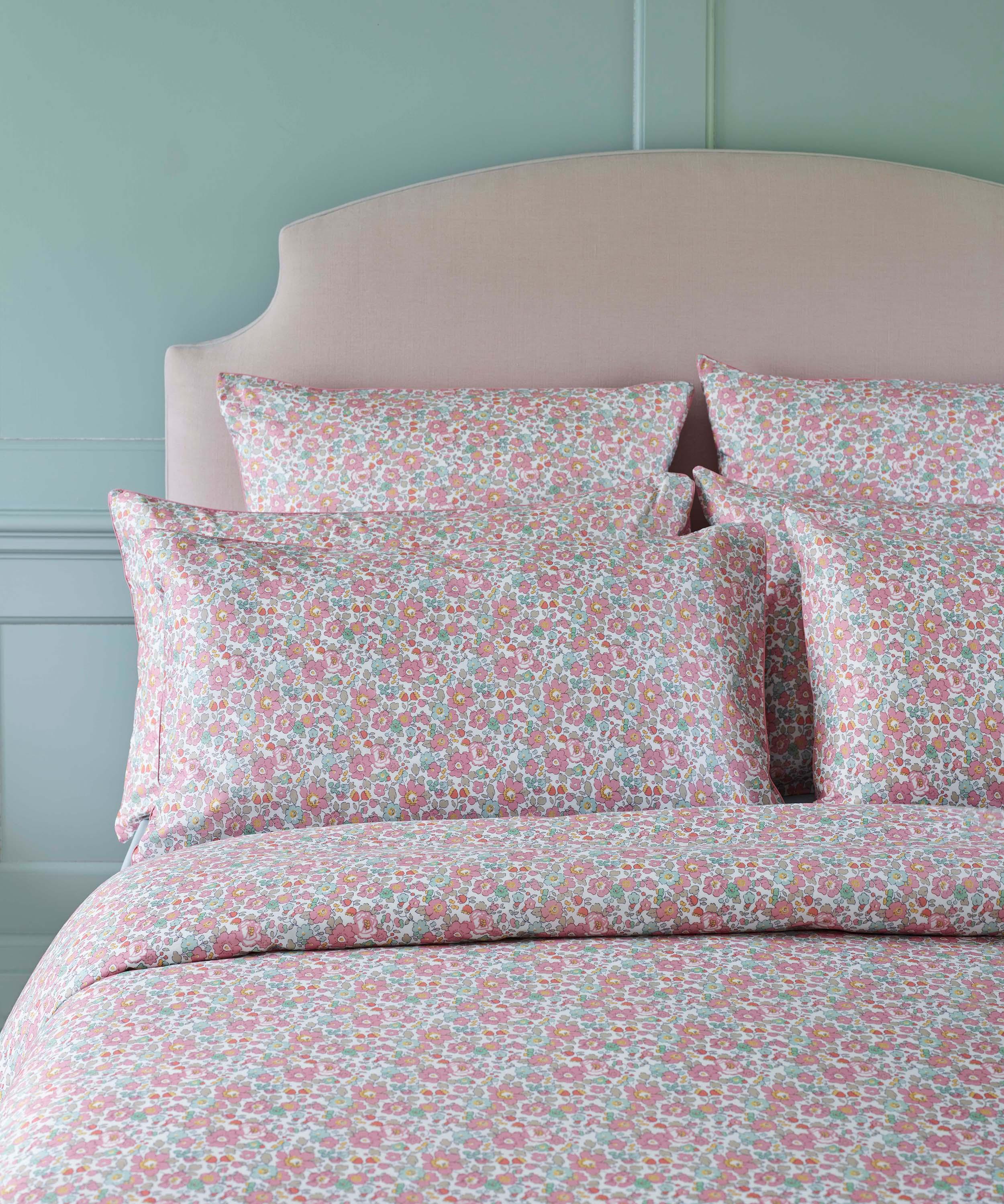 Liberty - Betsy Pink Tana Lawn™ Cotton King Duvet Set image number 1