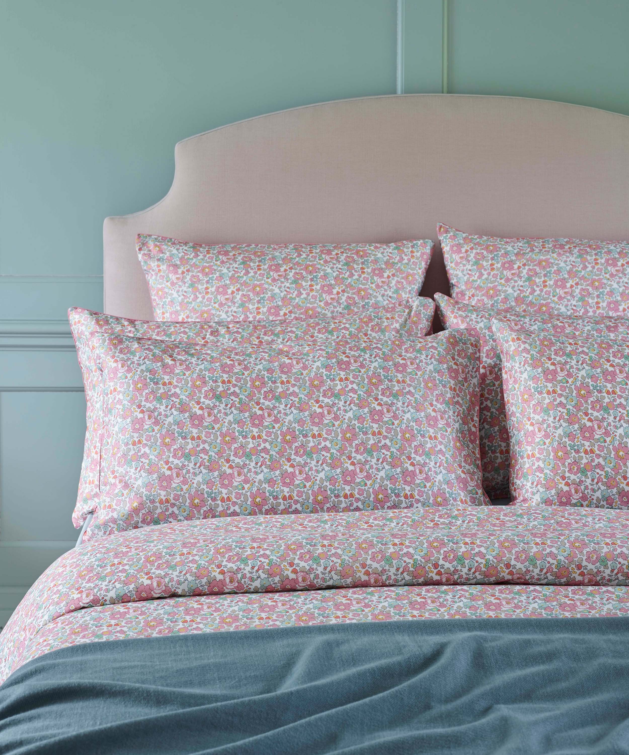 Liberty - Betsy Pink Tana Lawn™ King Pillowcase image number 1
