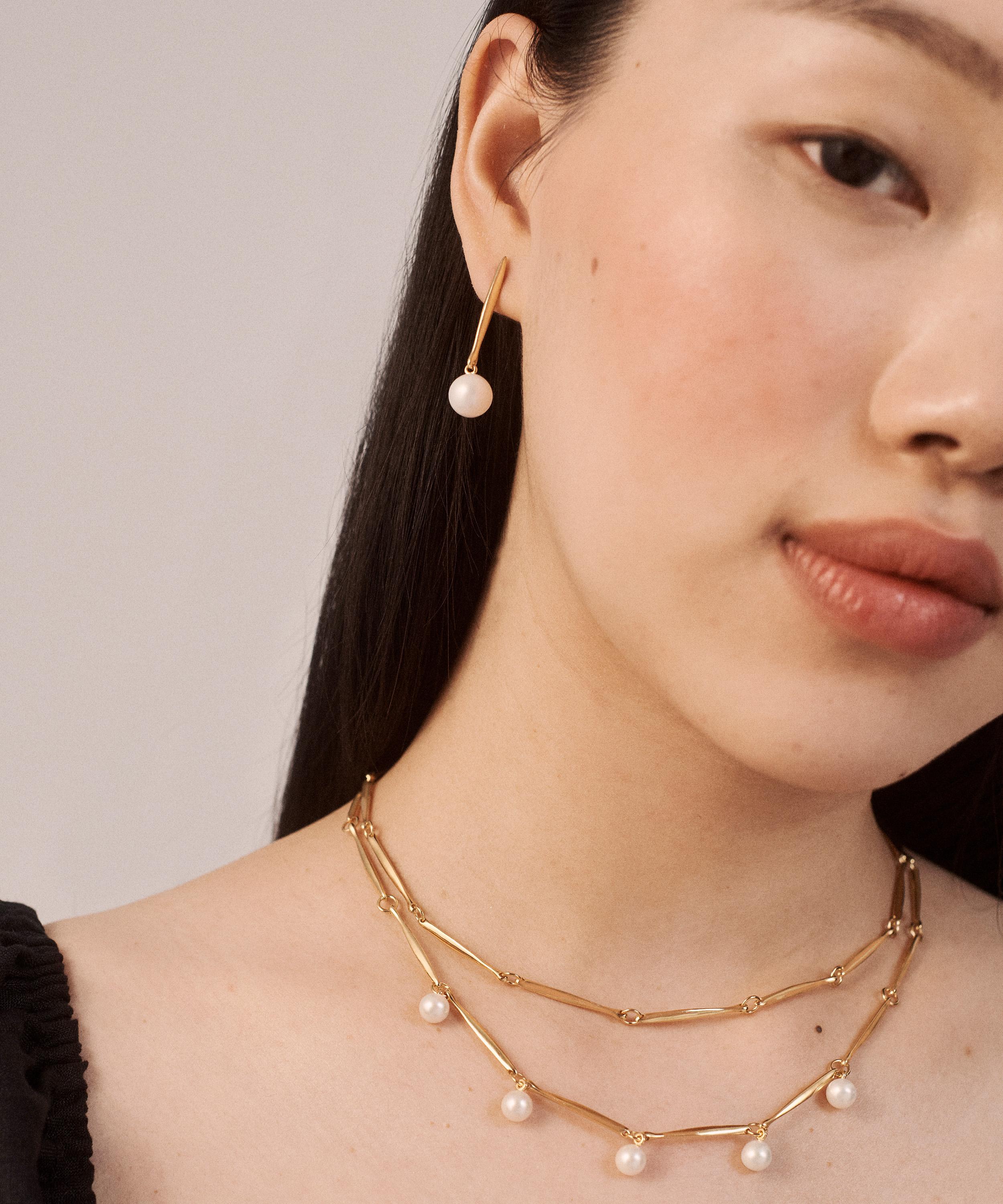 Monica Vinader - 18ct Gold-Plated Vermeil Silver Nura Round Pearl Hoop Earrings image number 3