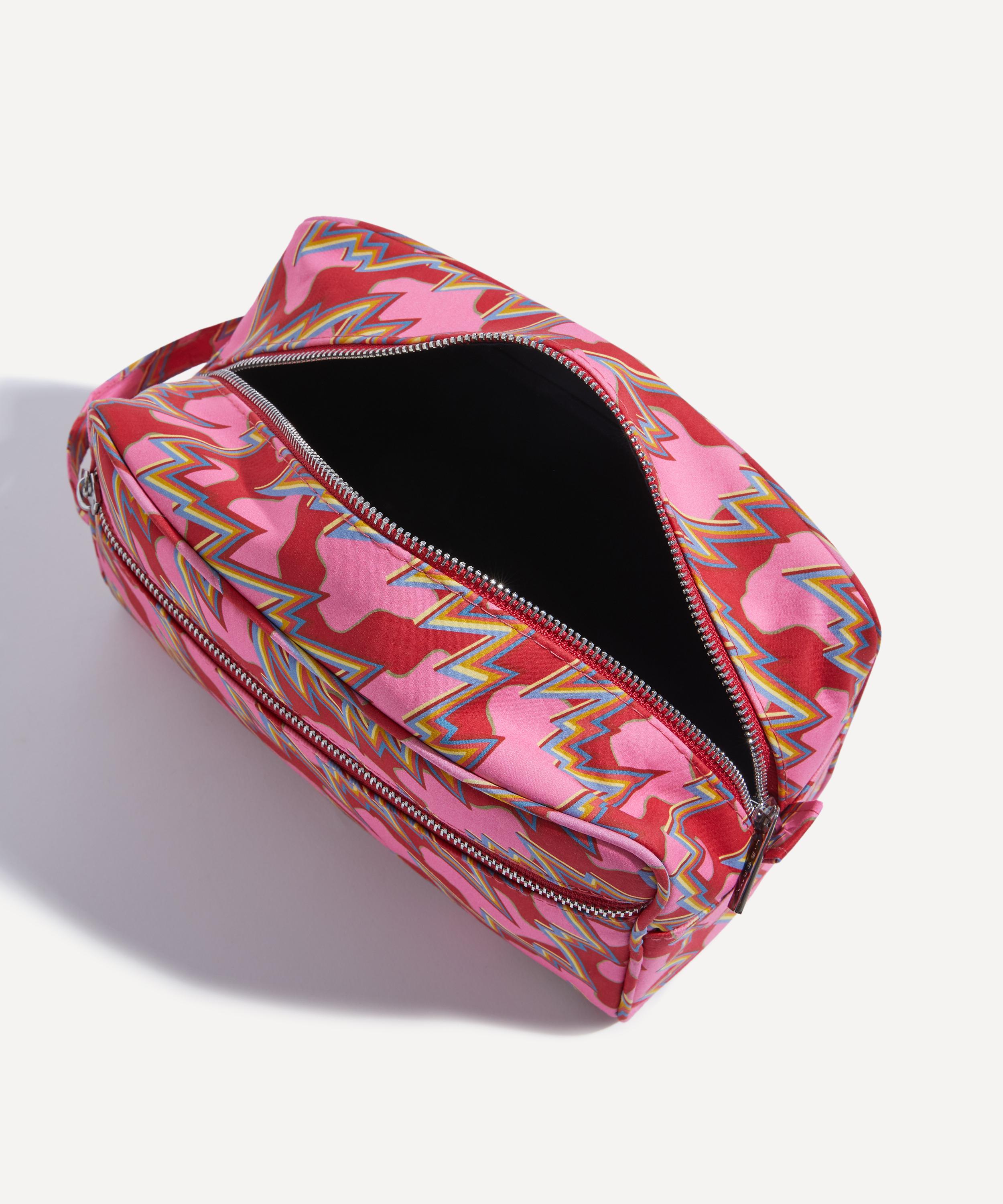 Liberty - The Weekender Beauty Kit image number 6