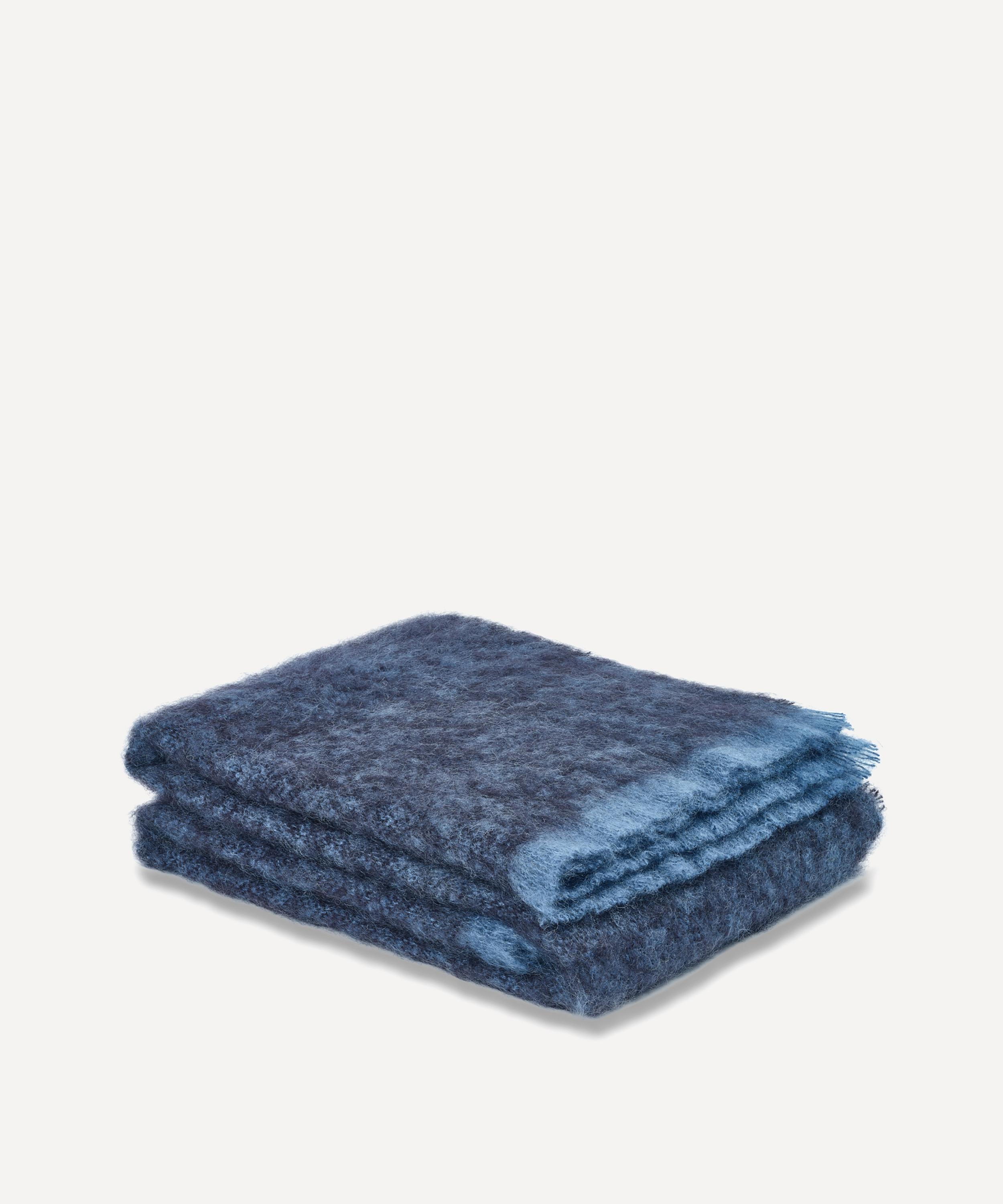 Cushendale - Clash Black Throw Blanket image number 0