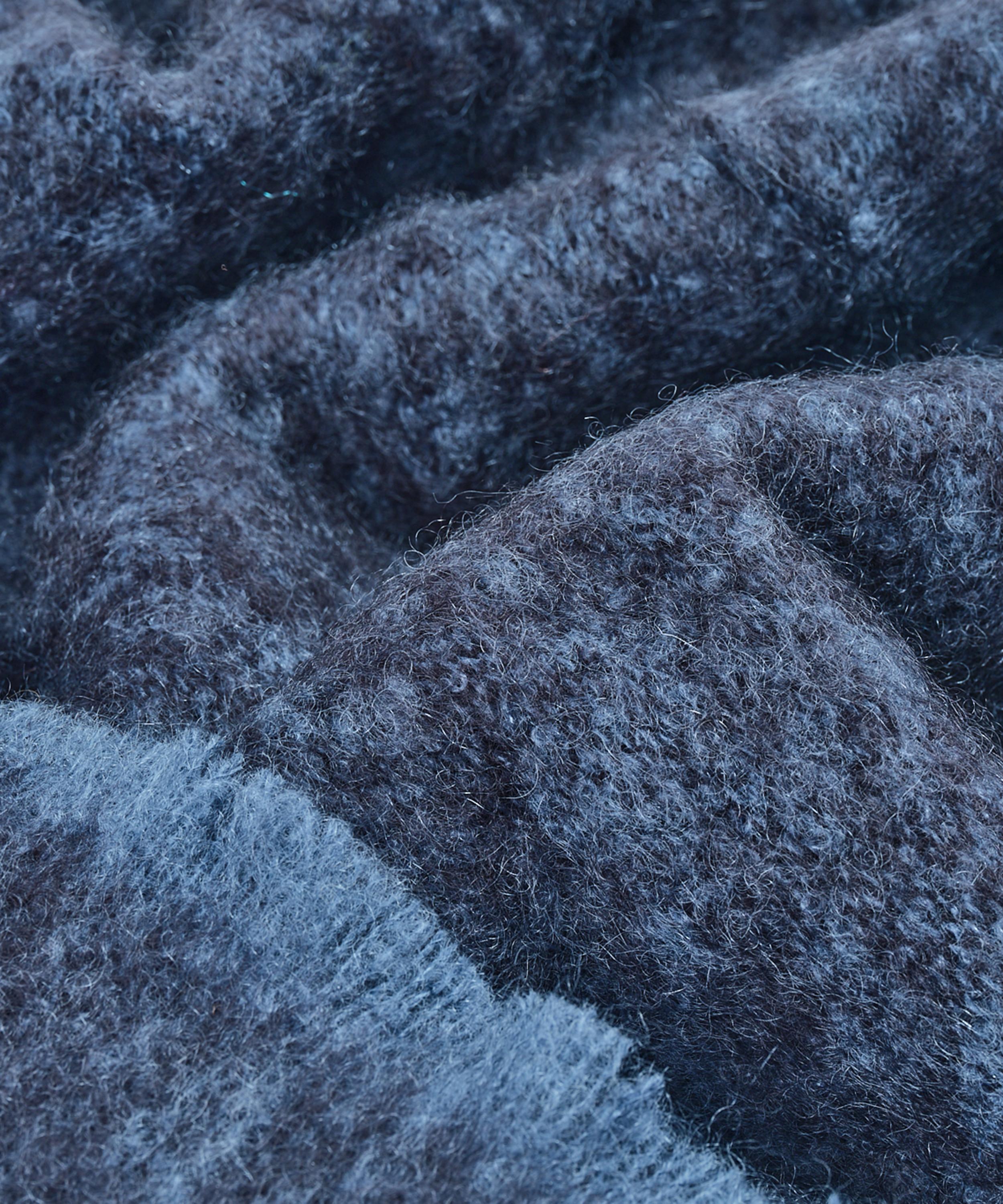 Cushendale - Clash Black Throw Blanket image number 1