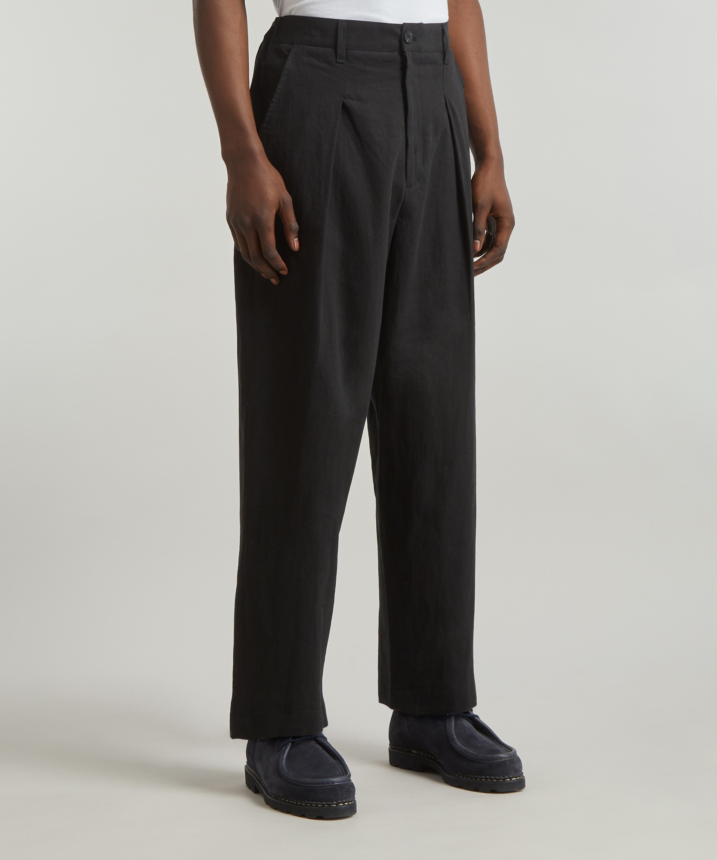 Uniform Bridge One Tuck Linen Trousers | Liberty