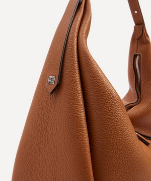 Toteme - Belt Hobo Milk Grain Leather Shoulder Bag image number 4
