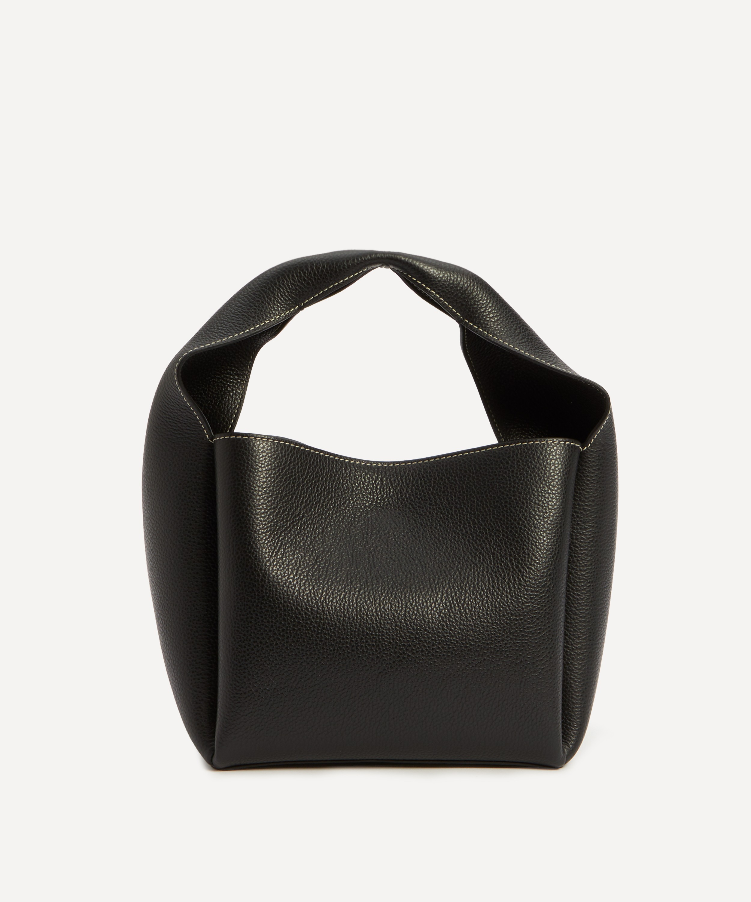 Bucket bag black grain – Totême