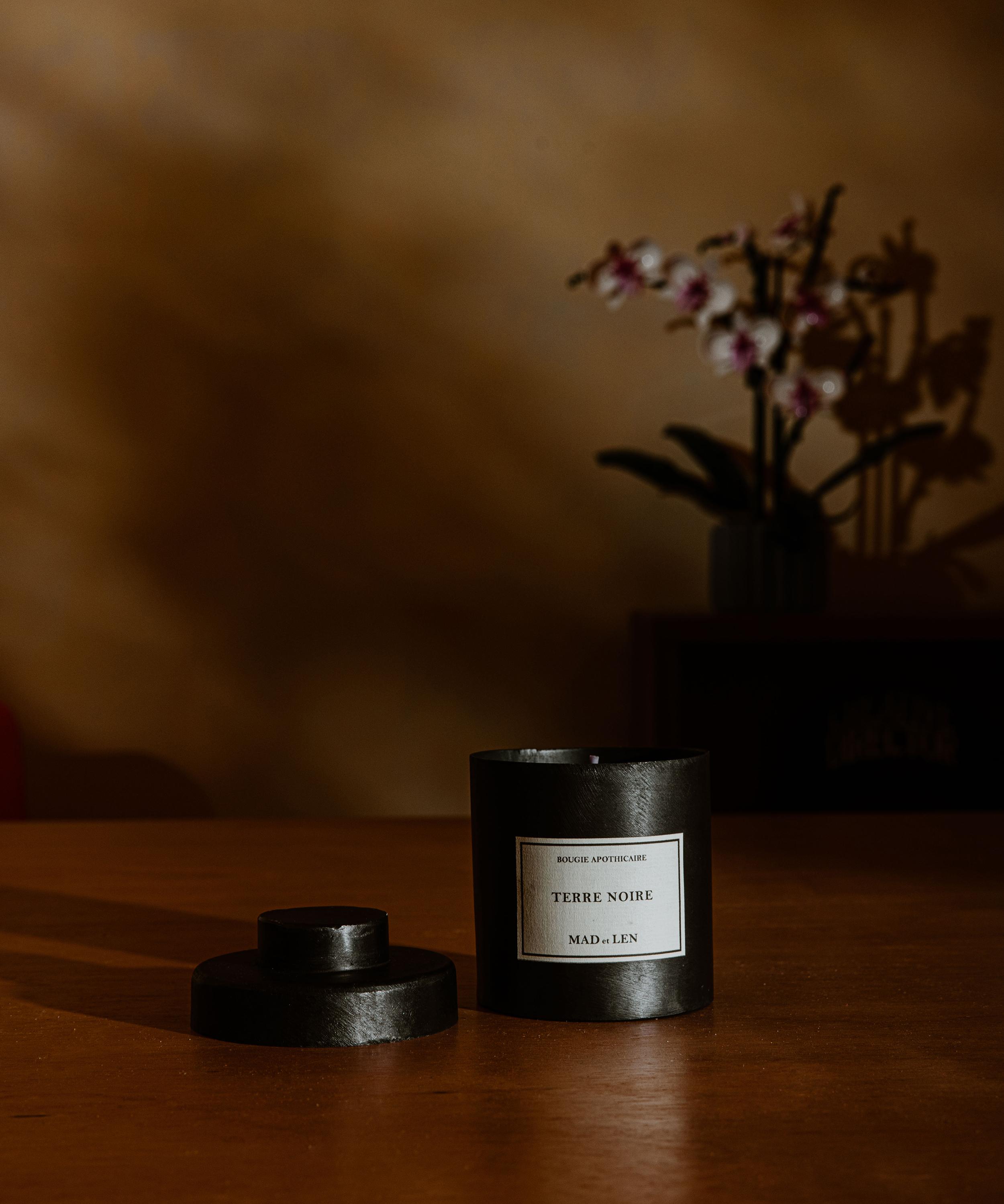 Mad et Len - Large Terre Noir Scented Candle 370g image number 1