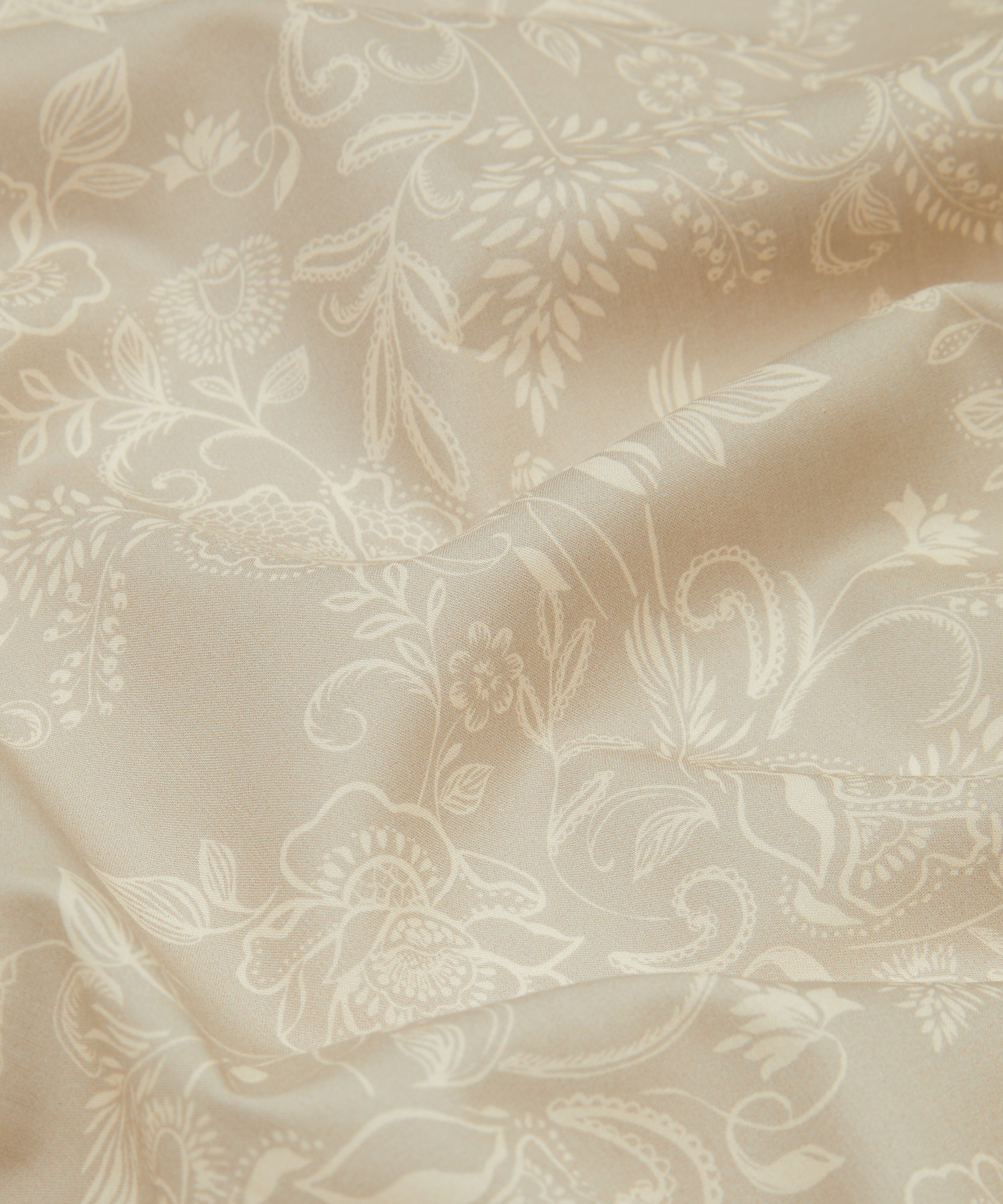Liberty Fabrics - Brussels Lace Tana Lawn™ Cotton image number 3